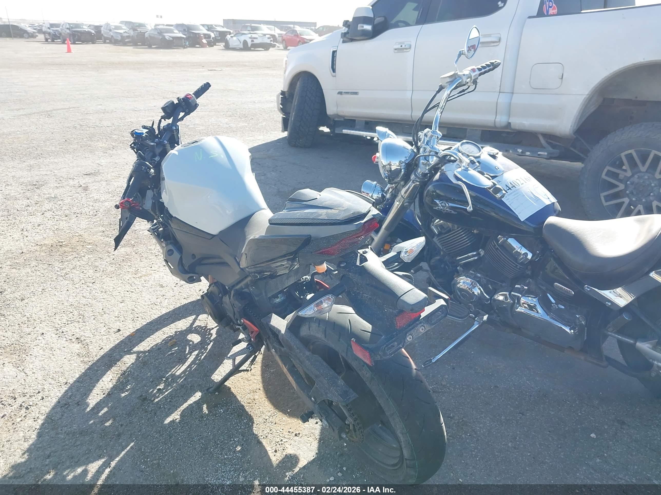 KAWASAKI ER400 image 3