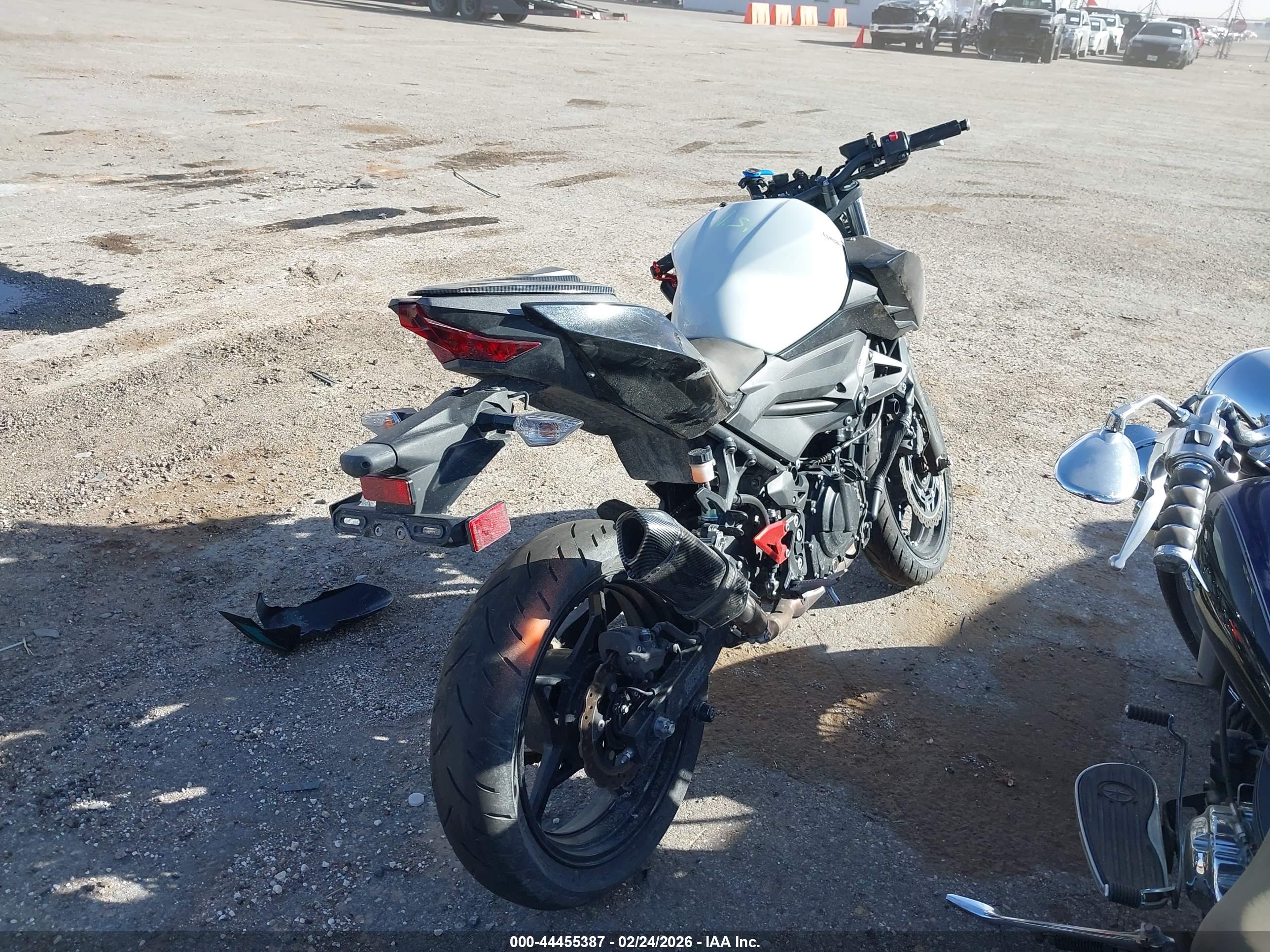 KAWASAKI ER400 image 4