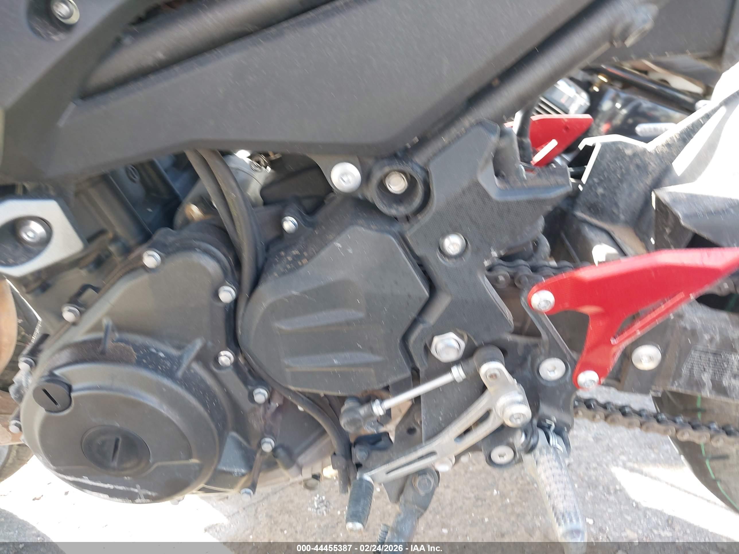 KAWASAKI ER400 image 9