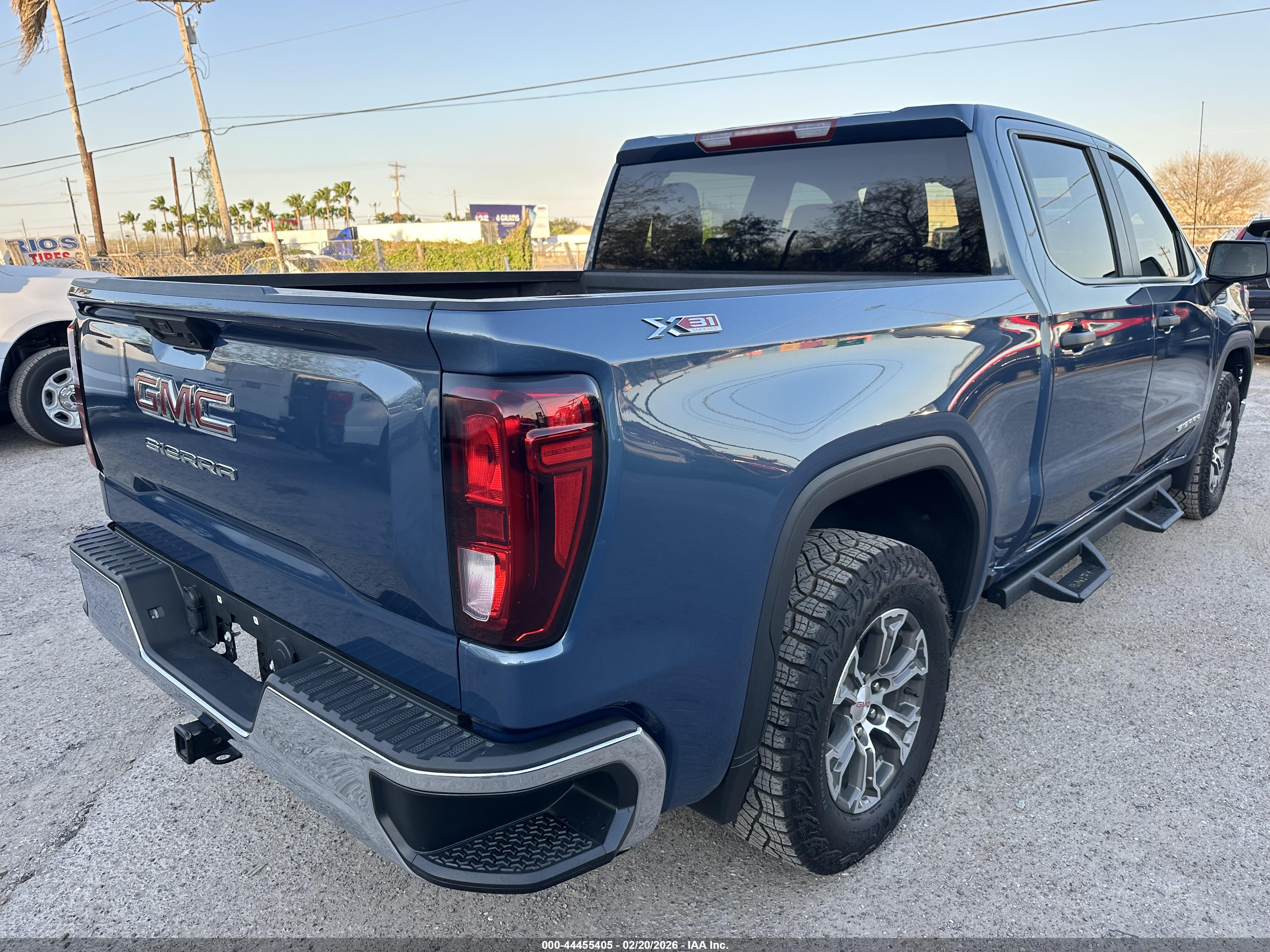 GMC SIERRA image 4