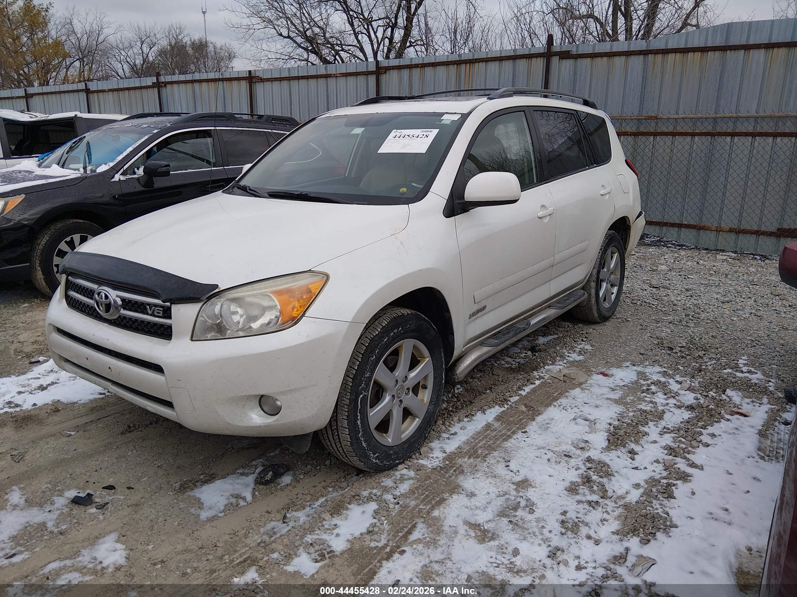 TOYOTA RAV4 image 2