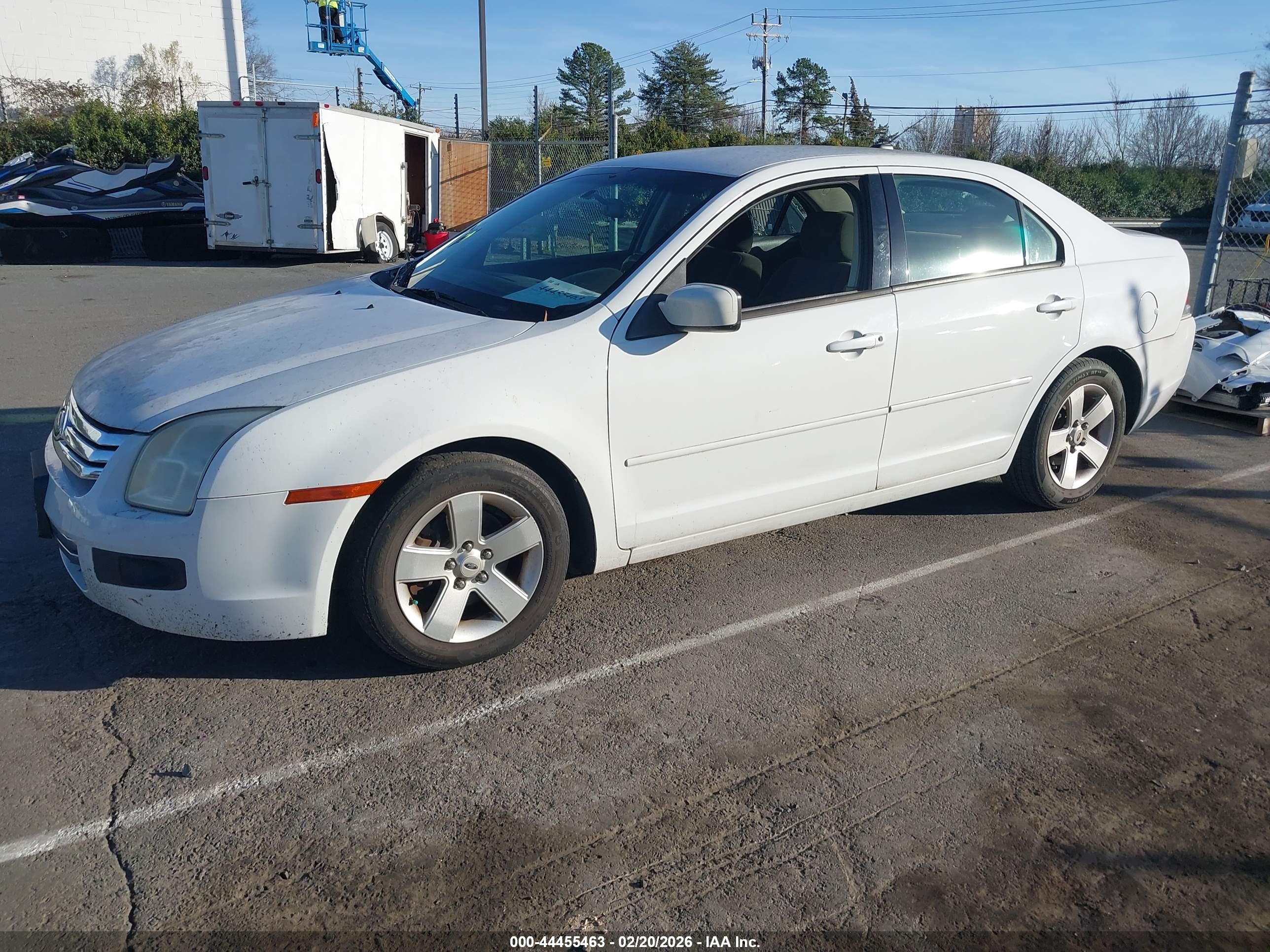 FORD FUSION image 2