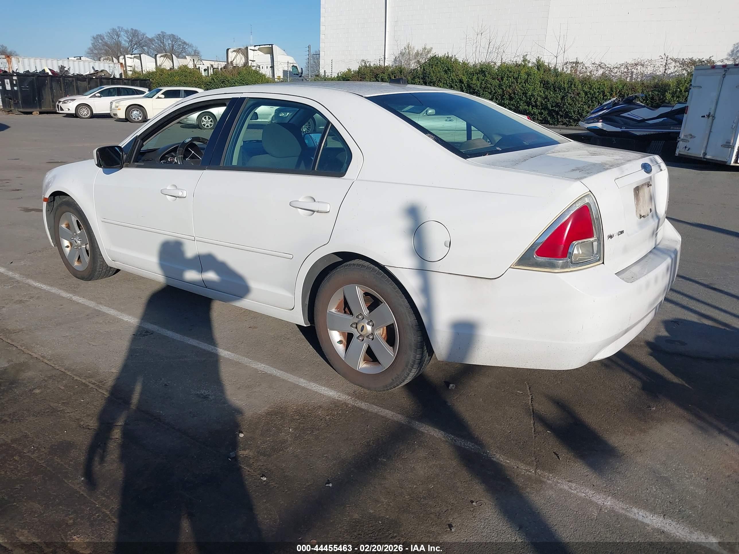 FORD FUSION image 3