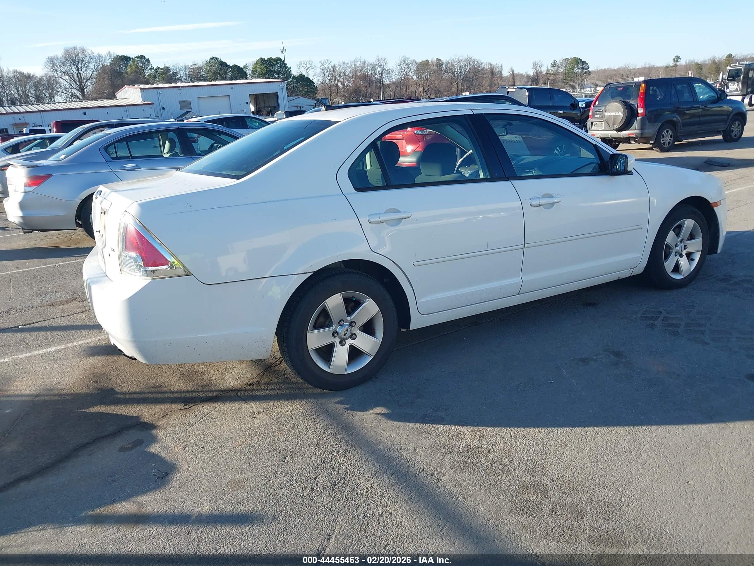 FORD FUSION image 4