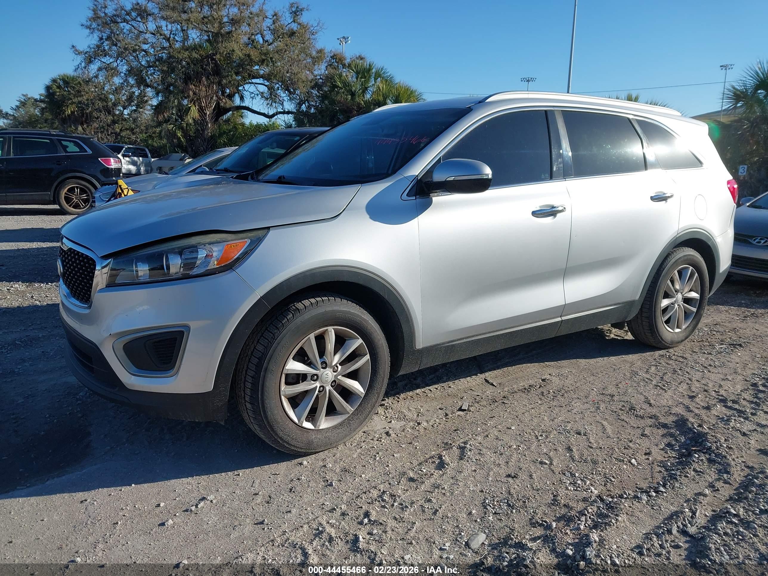 KIA SORENTO image 2