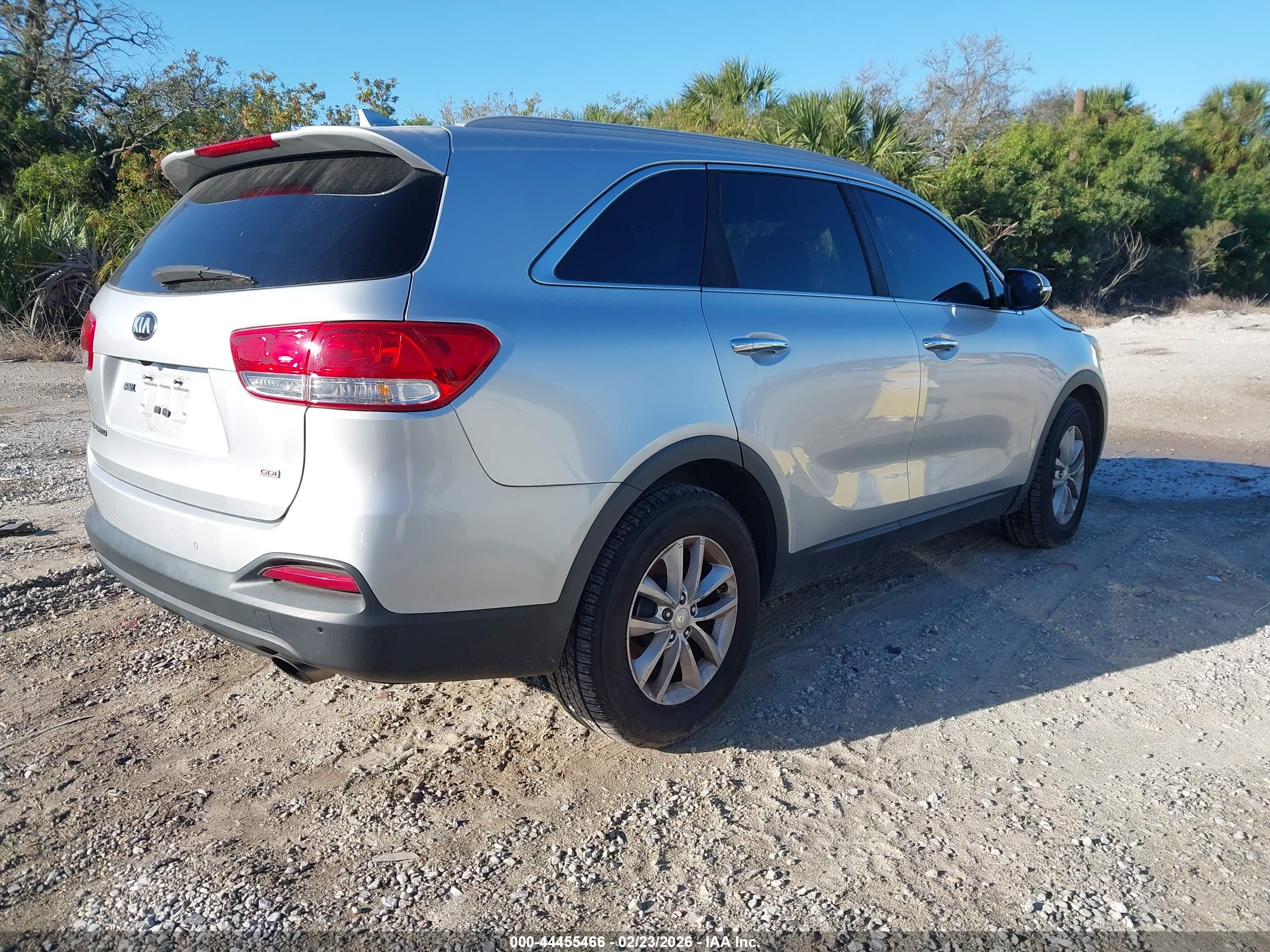 KIA SORENTO image 4