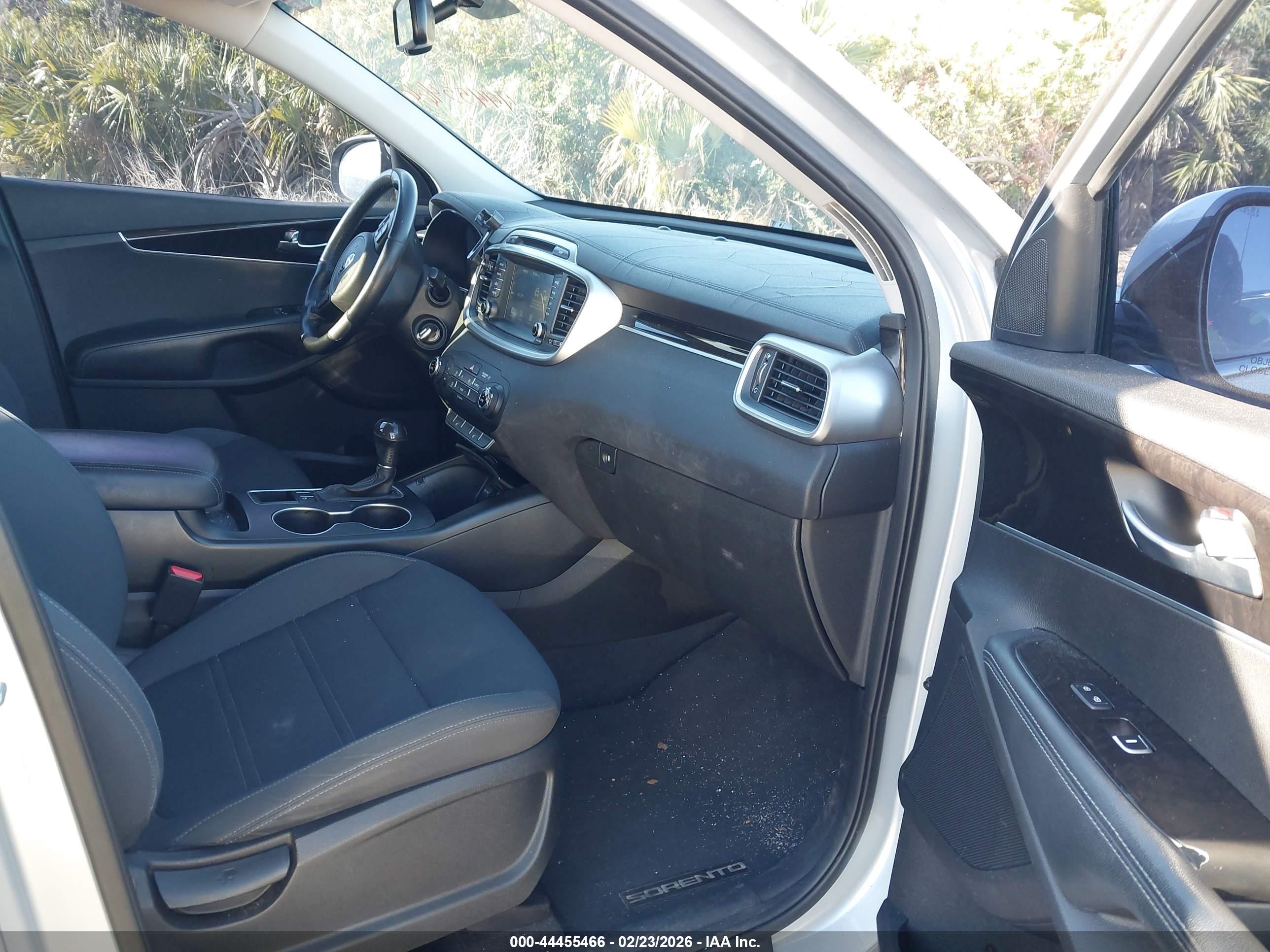 KIA SORENTO image 5