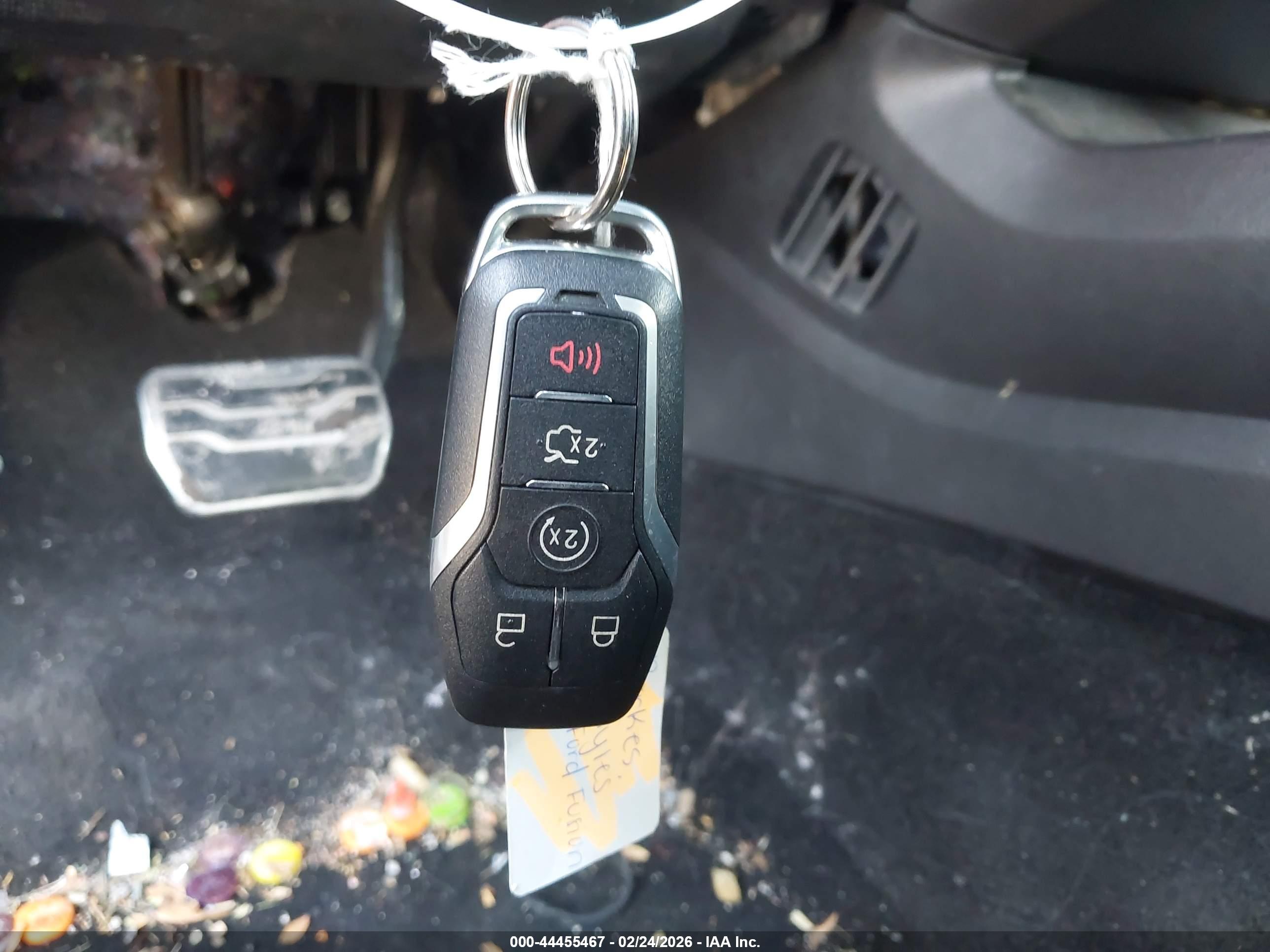 FORD FUSION image 11
