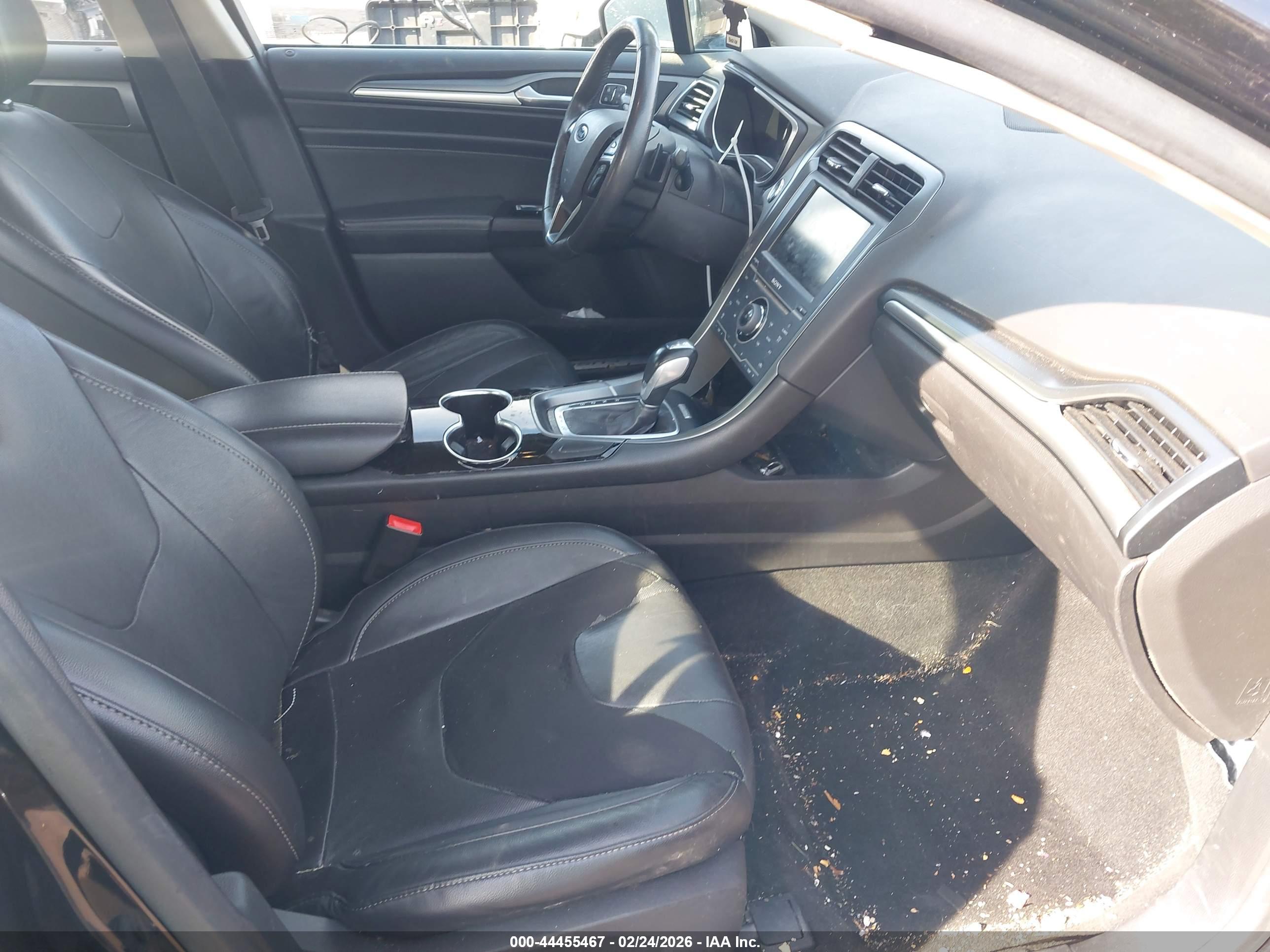 FORD FUSION image 5