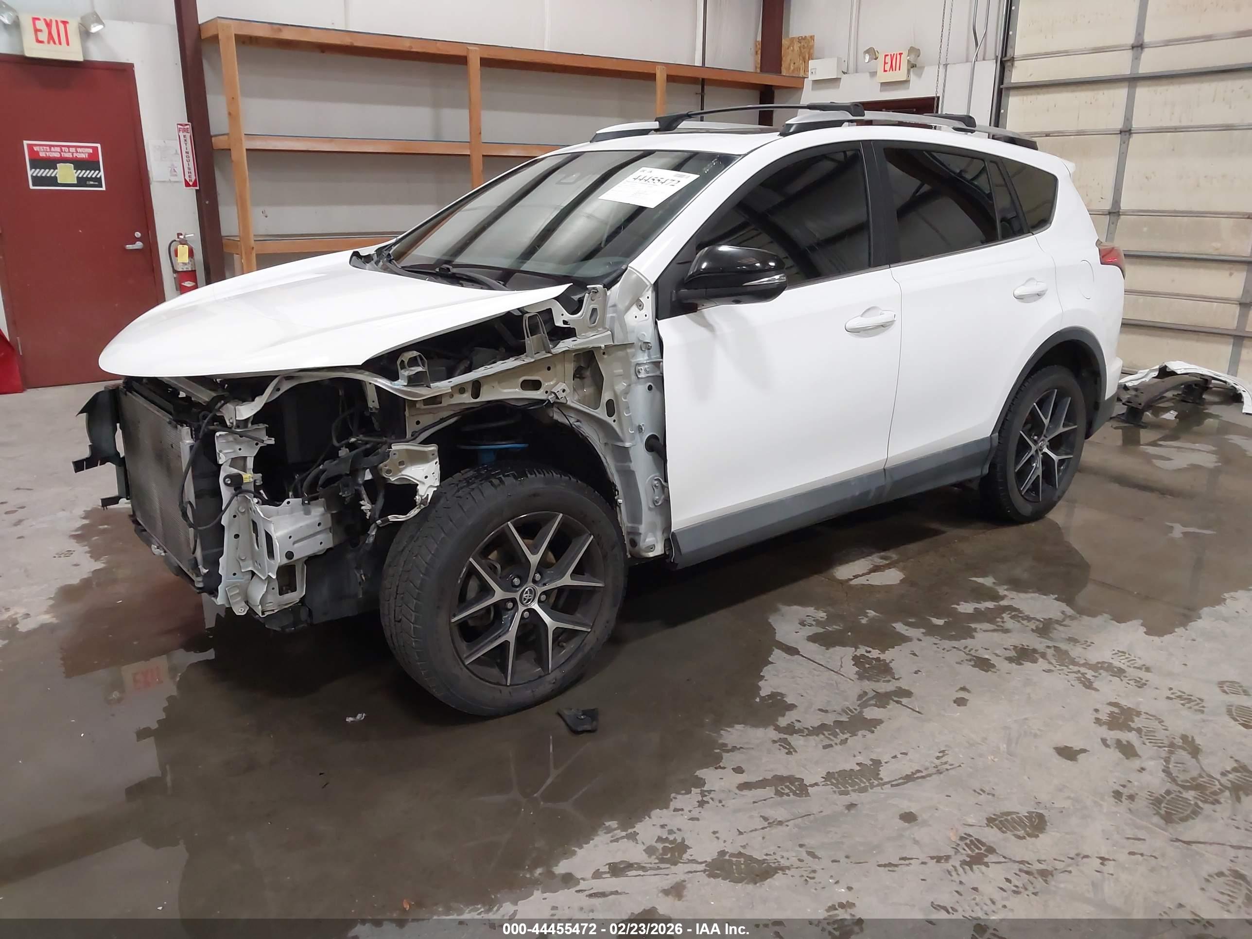 TOYOTA RAV4 image 2