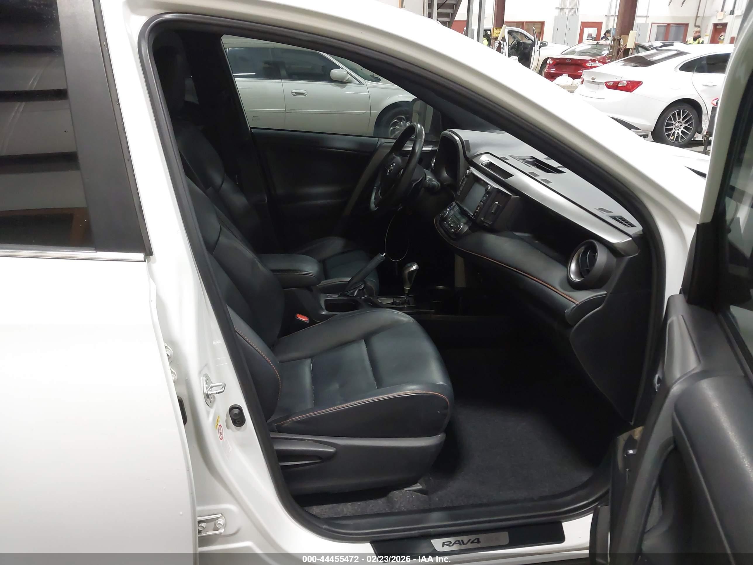 TOYOTA RAV4 image 5