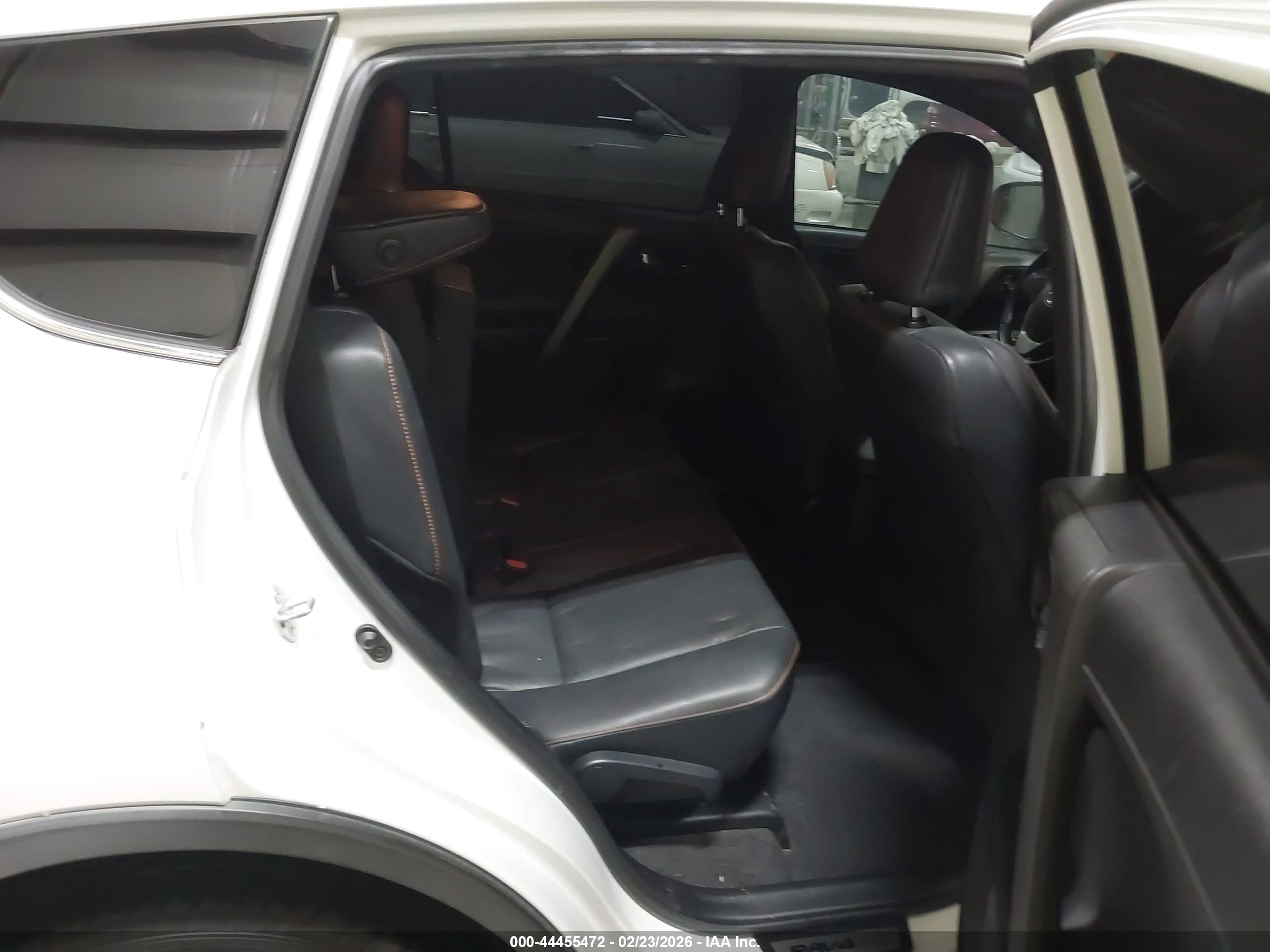 TOYOTA RAV4 image 8