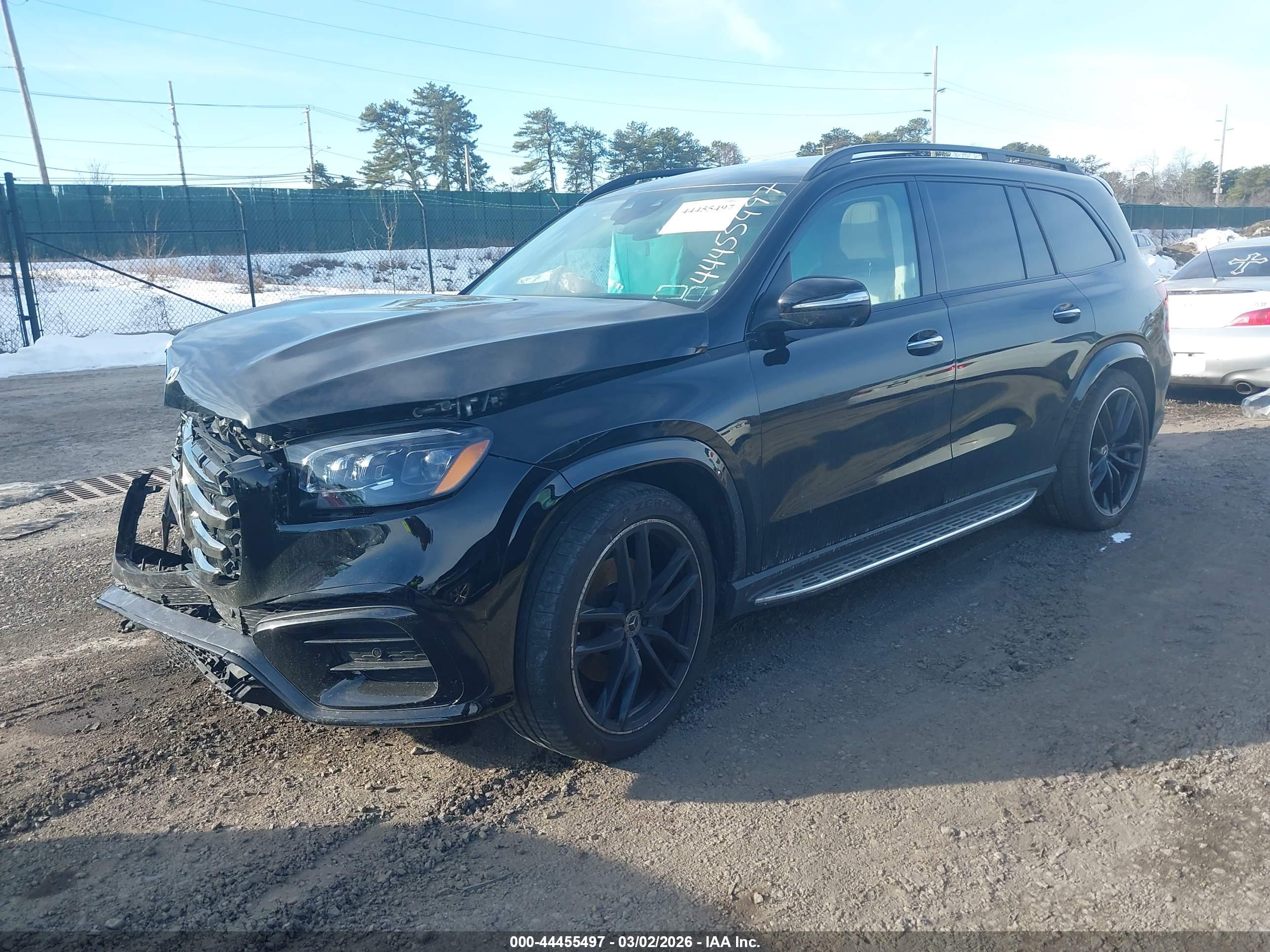 MERCEDES-BENZ GLS image 2