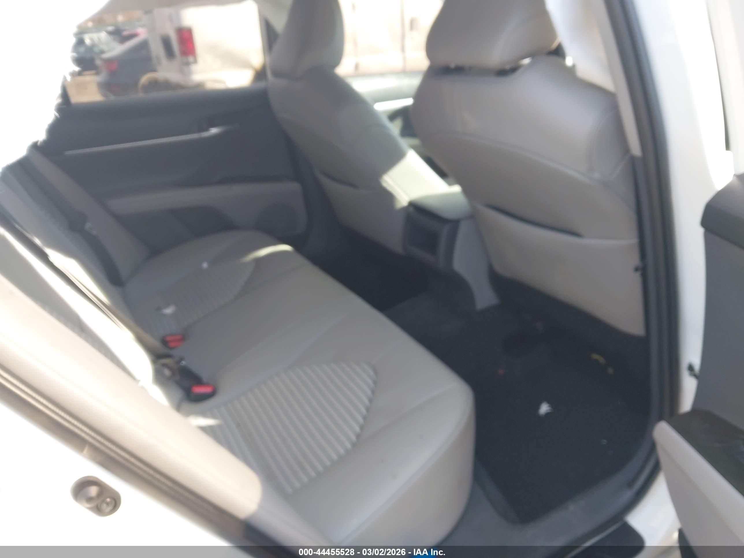 TOYOTA CAMRY image 8