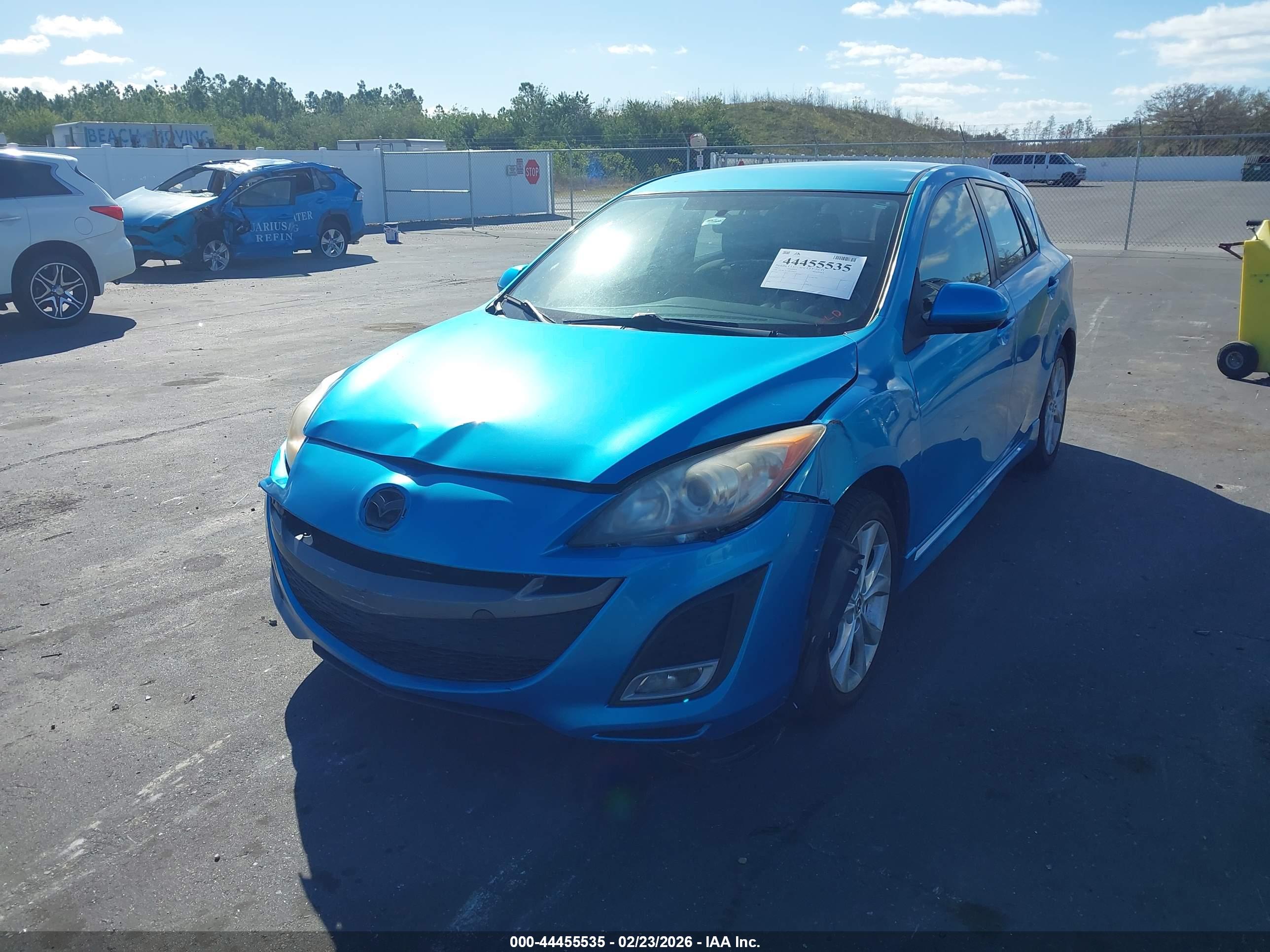 MAZDA MAZDA3 image 2