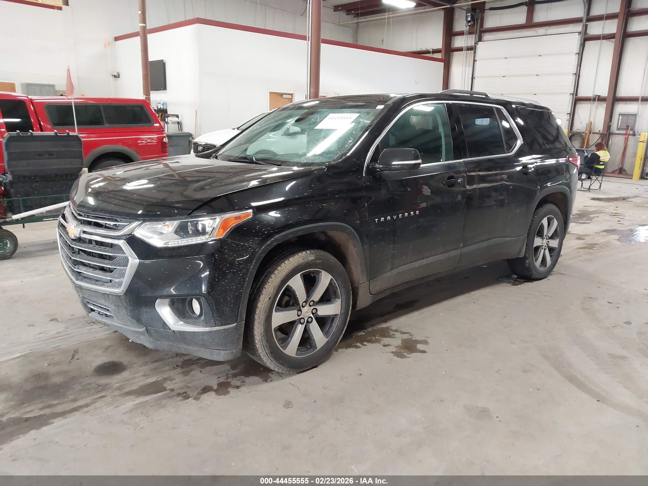 CHEVROLET TRAVERSE image 2