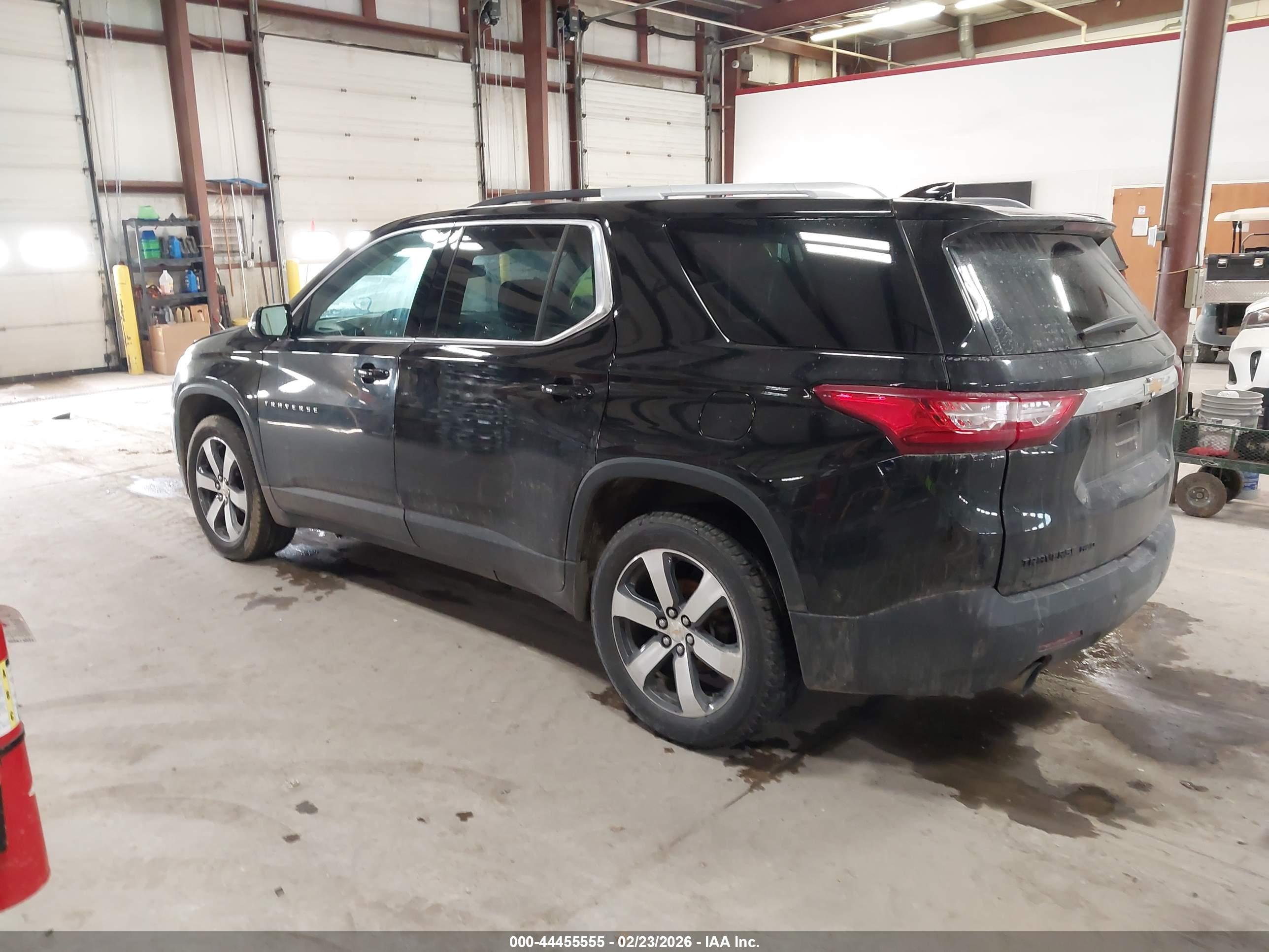 CHEVROLET TRAVERSE image 3
