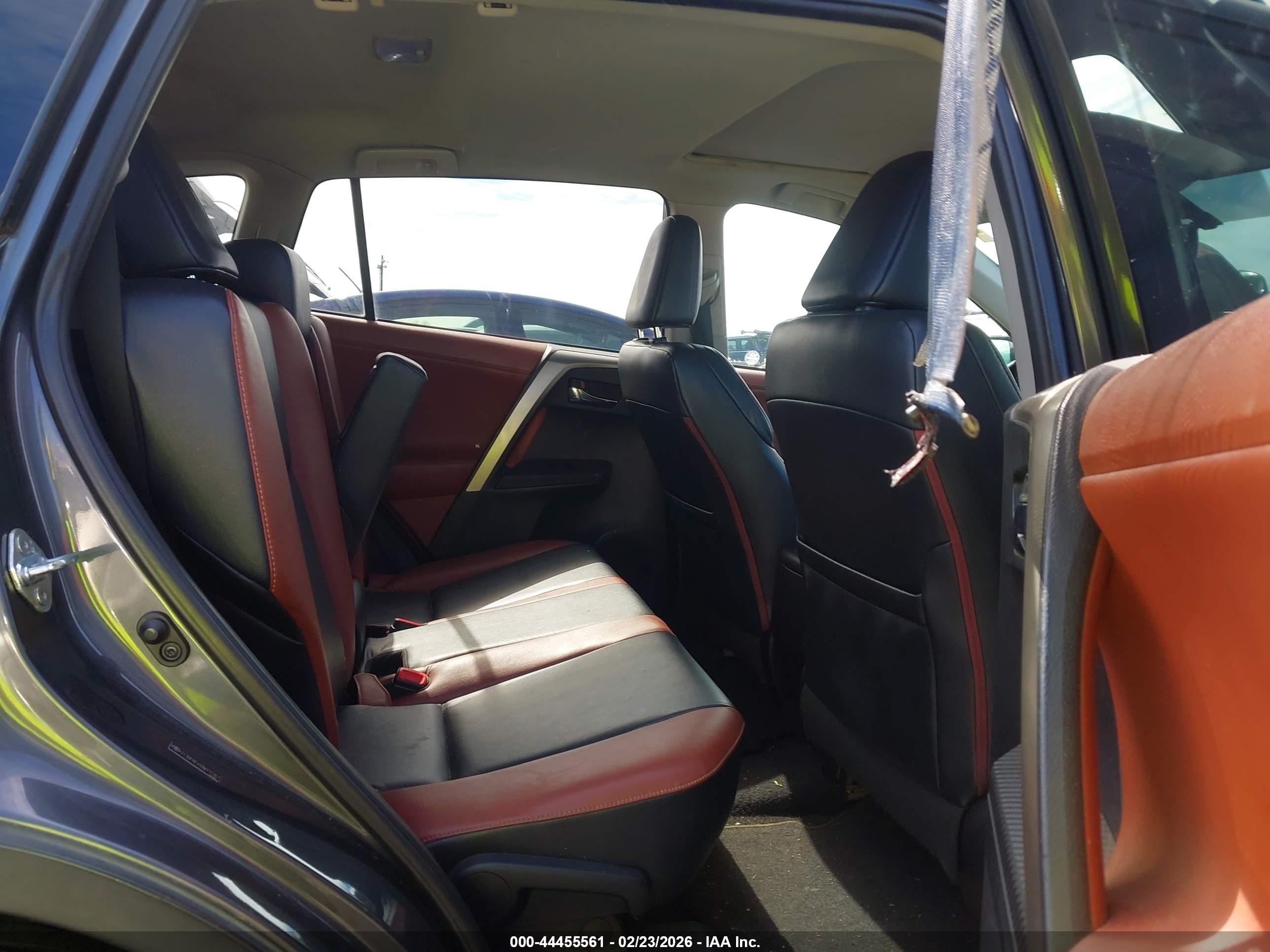 TOYOTA RAV4 image 8