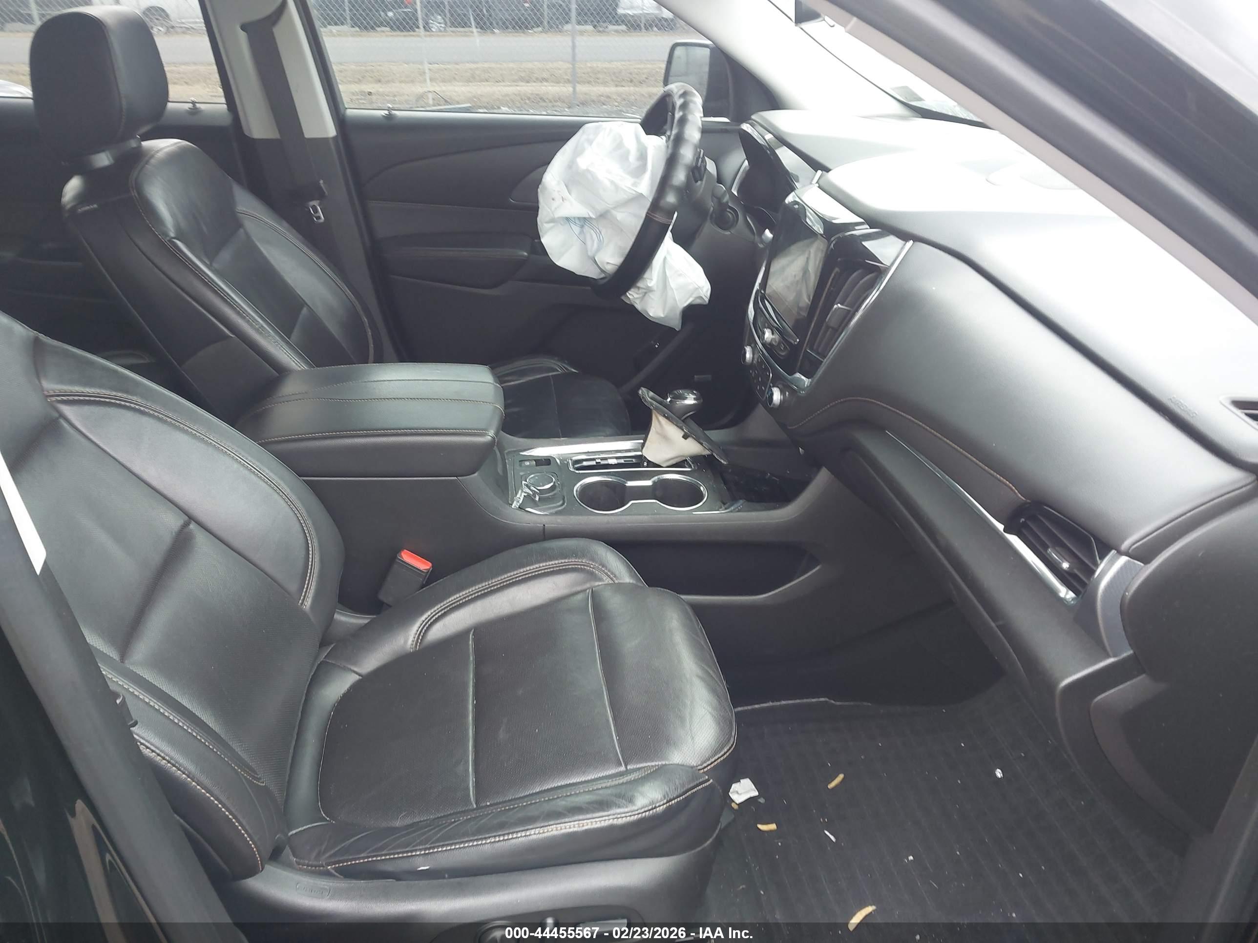 CHEVROLET TRAVERSE image 5