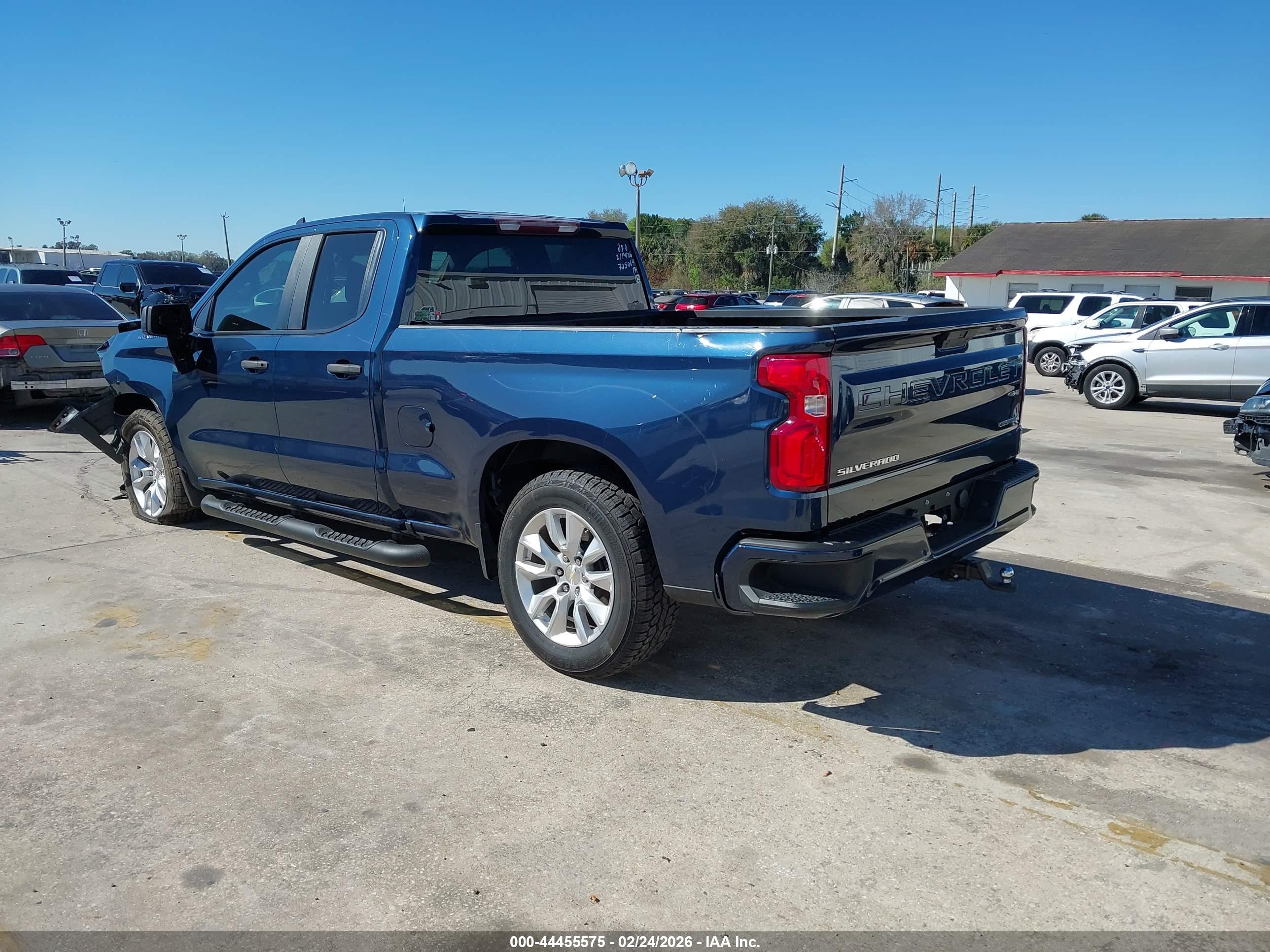 CHEVROLET SILVERADO image 3