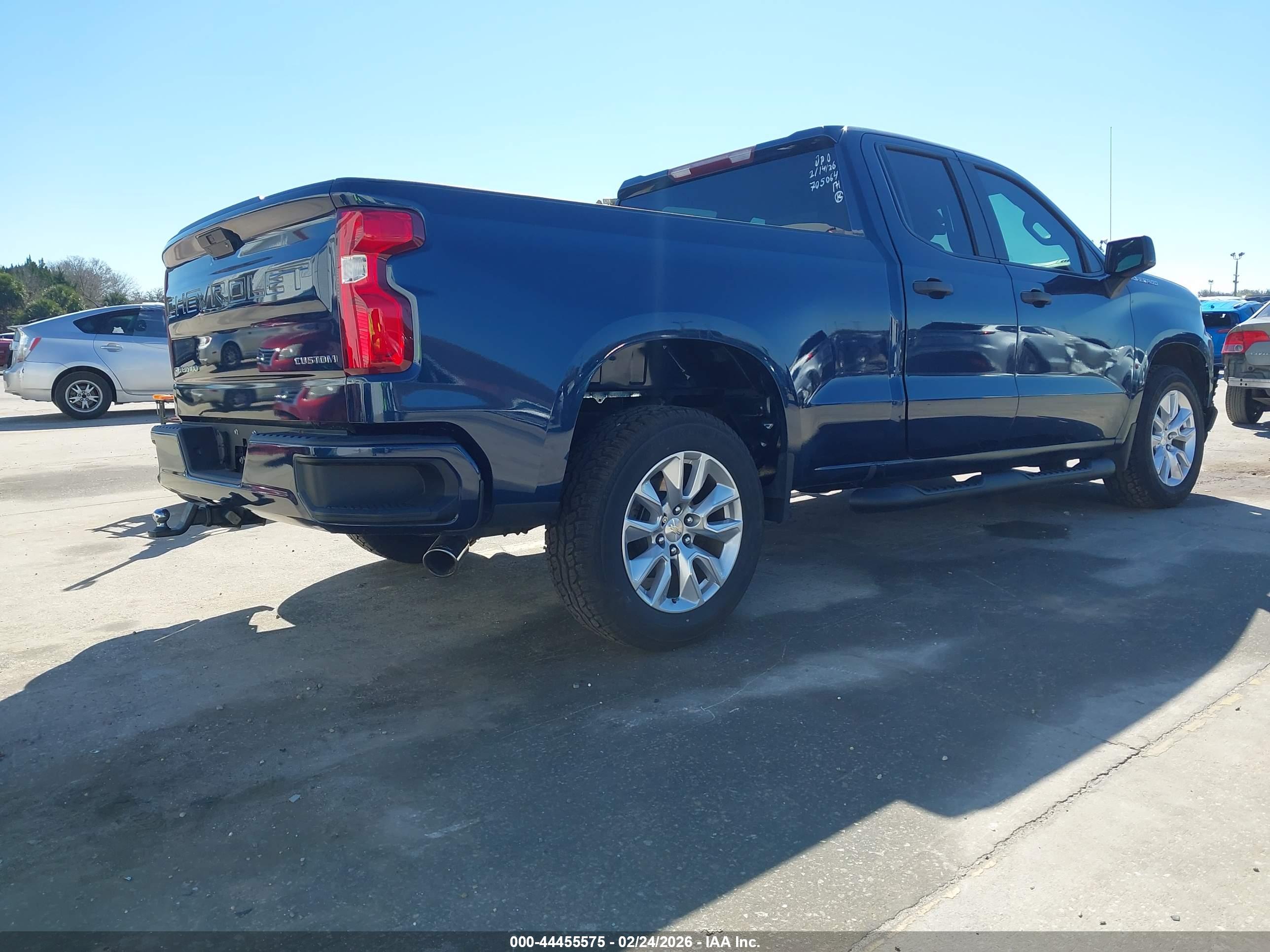CHEVROLET SILVERADO image 4