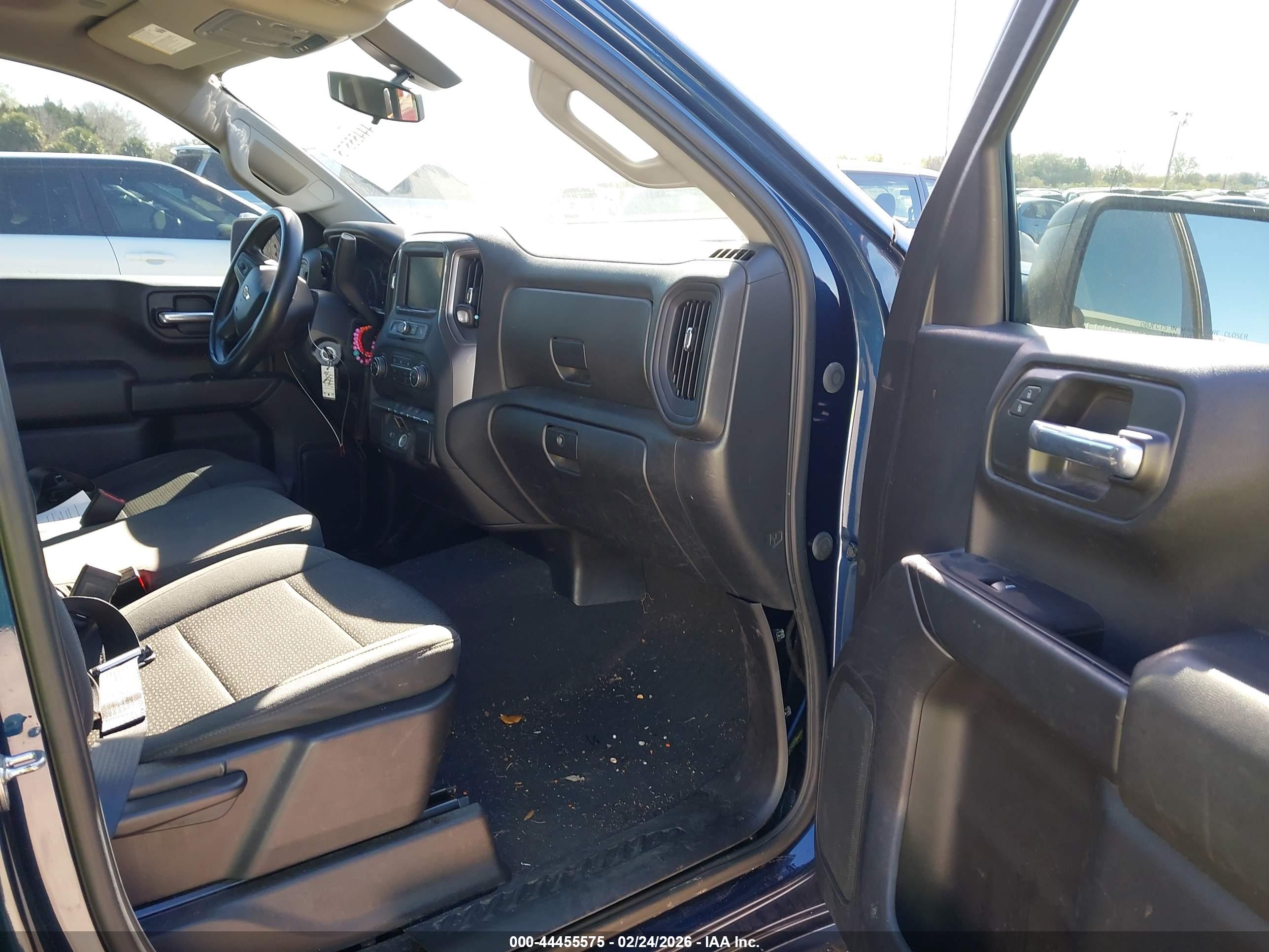 CHEVROLET SILVERADO image 5