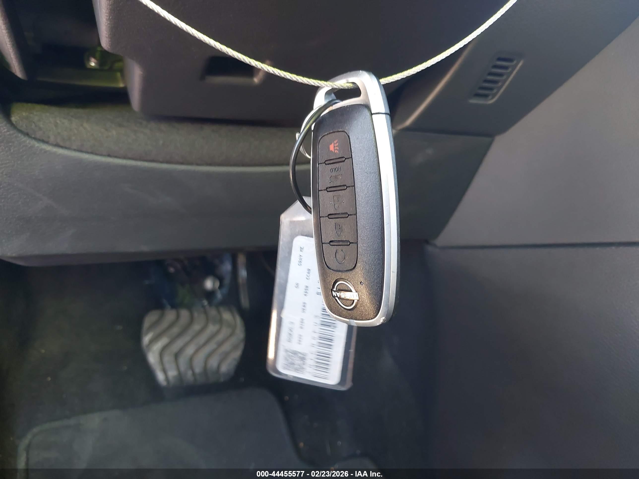 NISSAN VERSA image 11