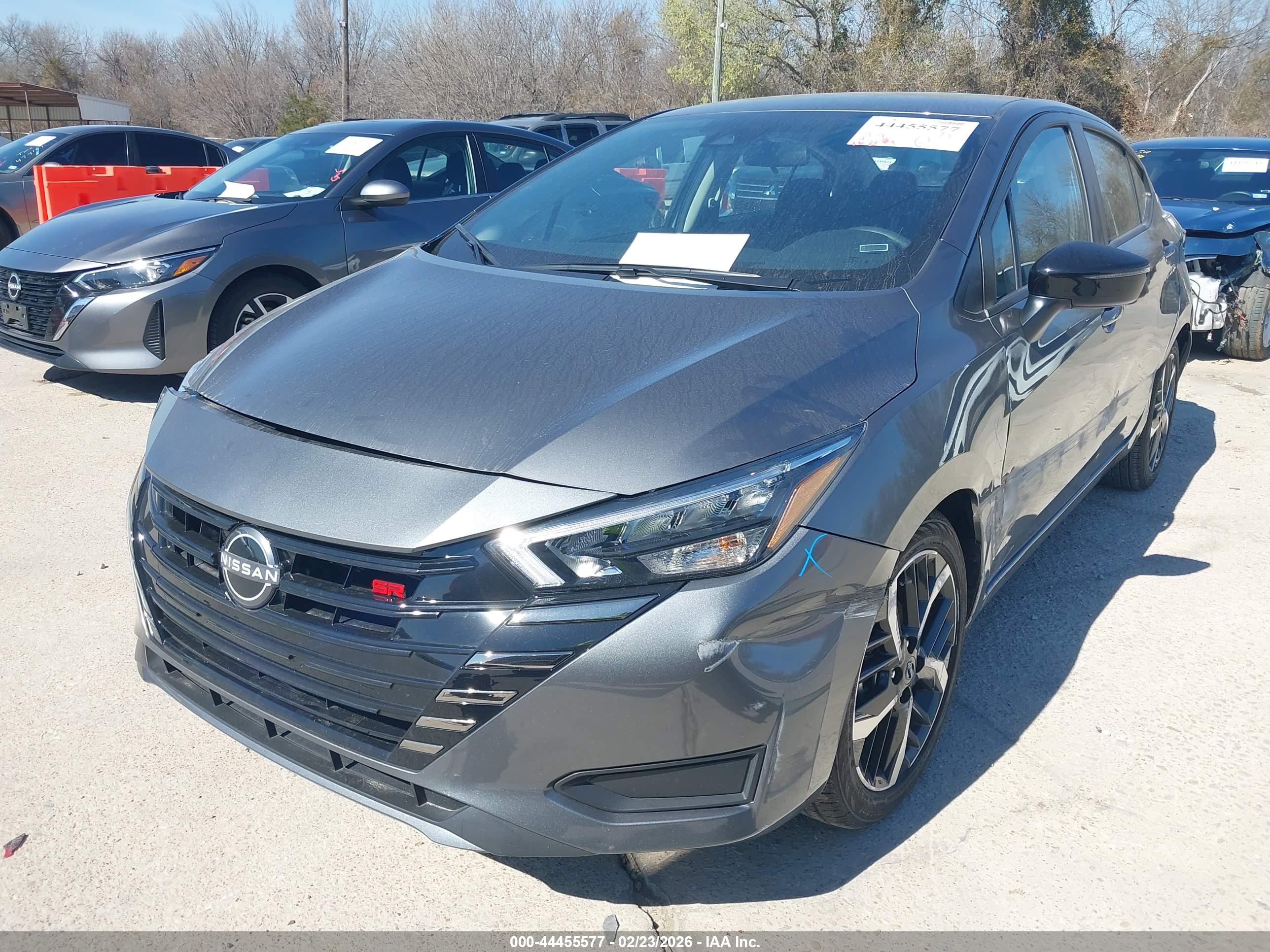 NISSAN VERSA image 2
