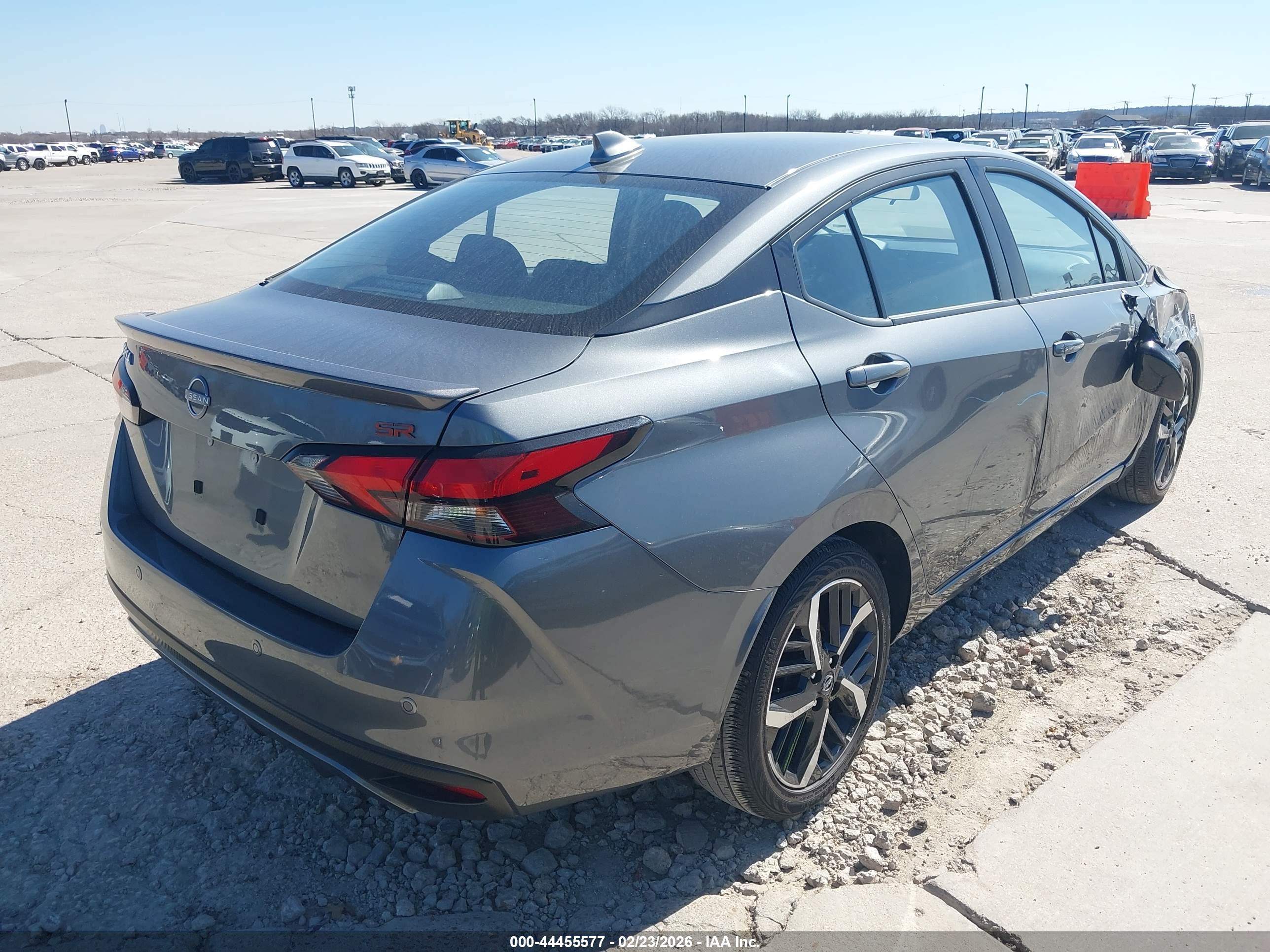 NISSAN VERSA image 4