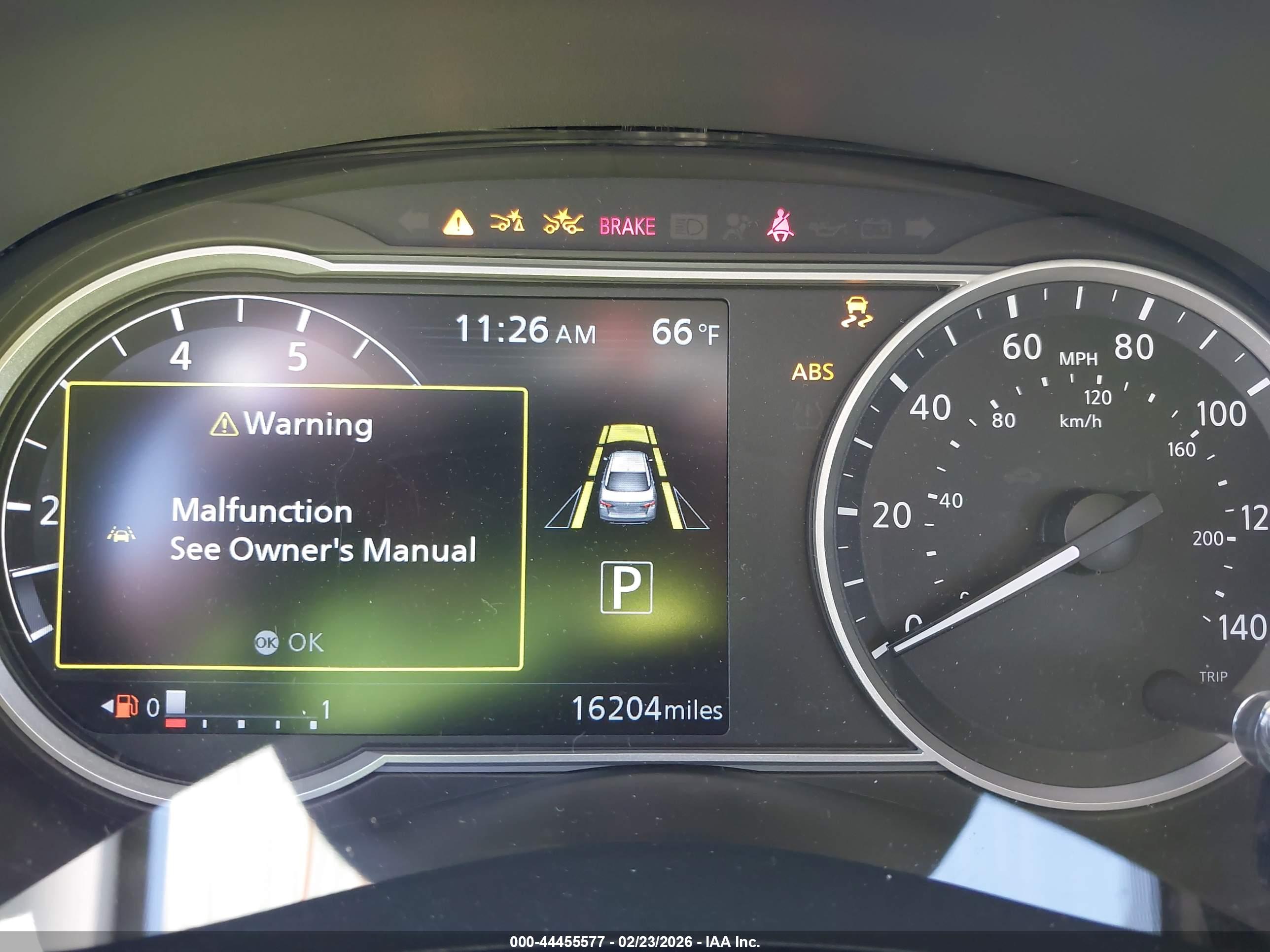 NISSAN VERSA image 7