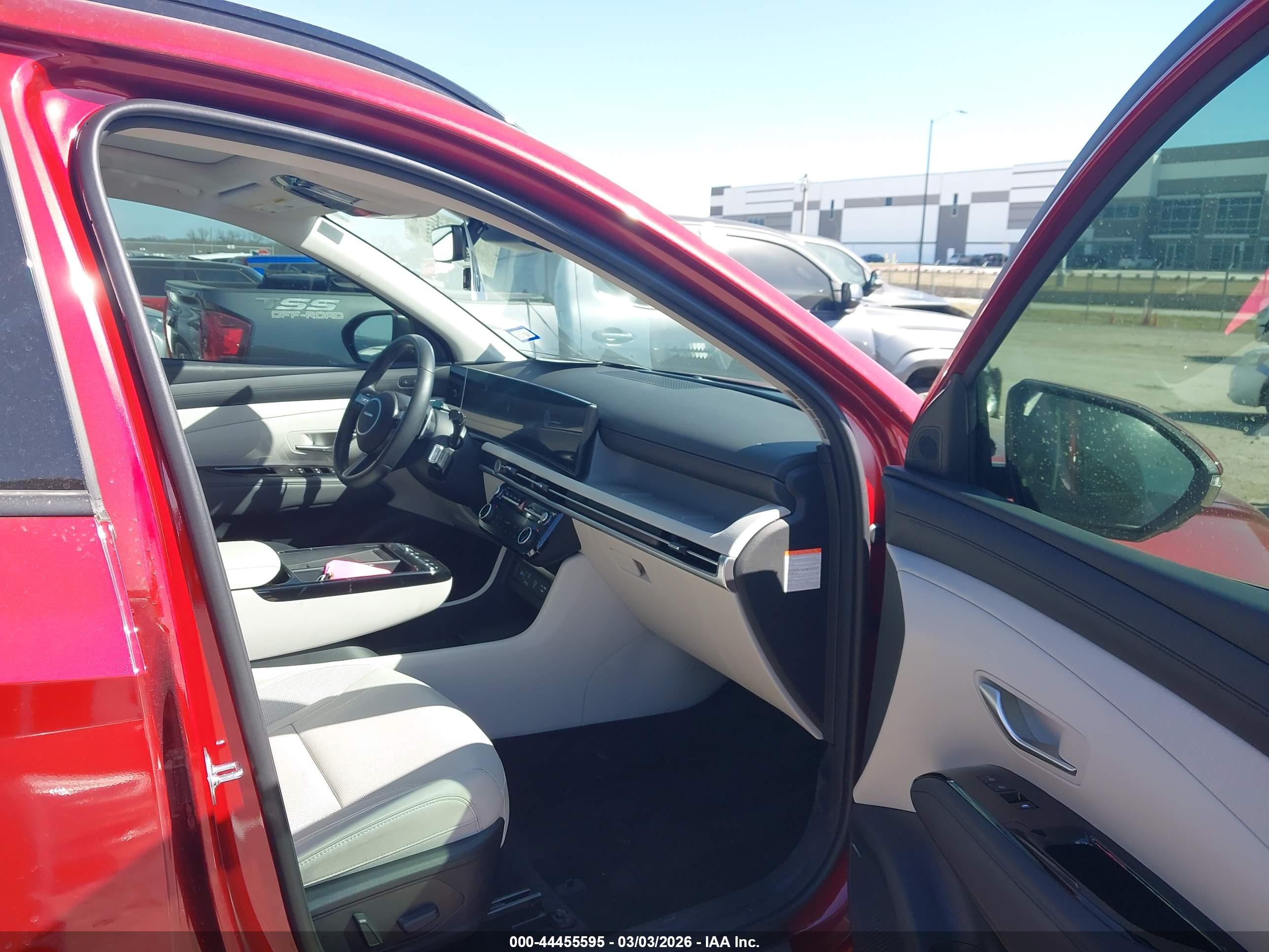 HYUNDAI TUCSON image 5