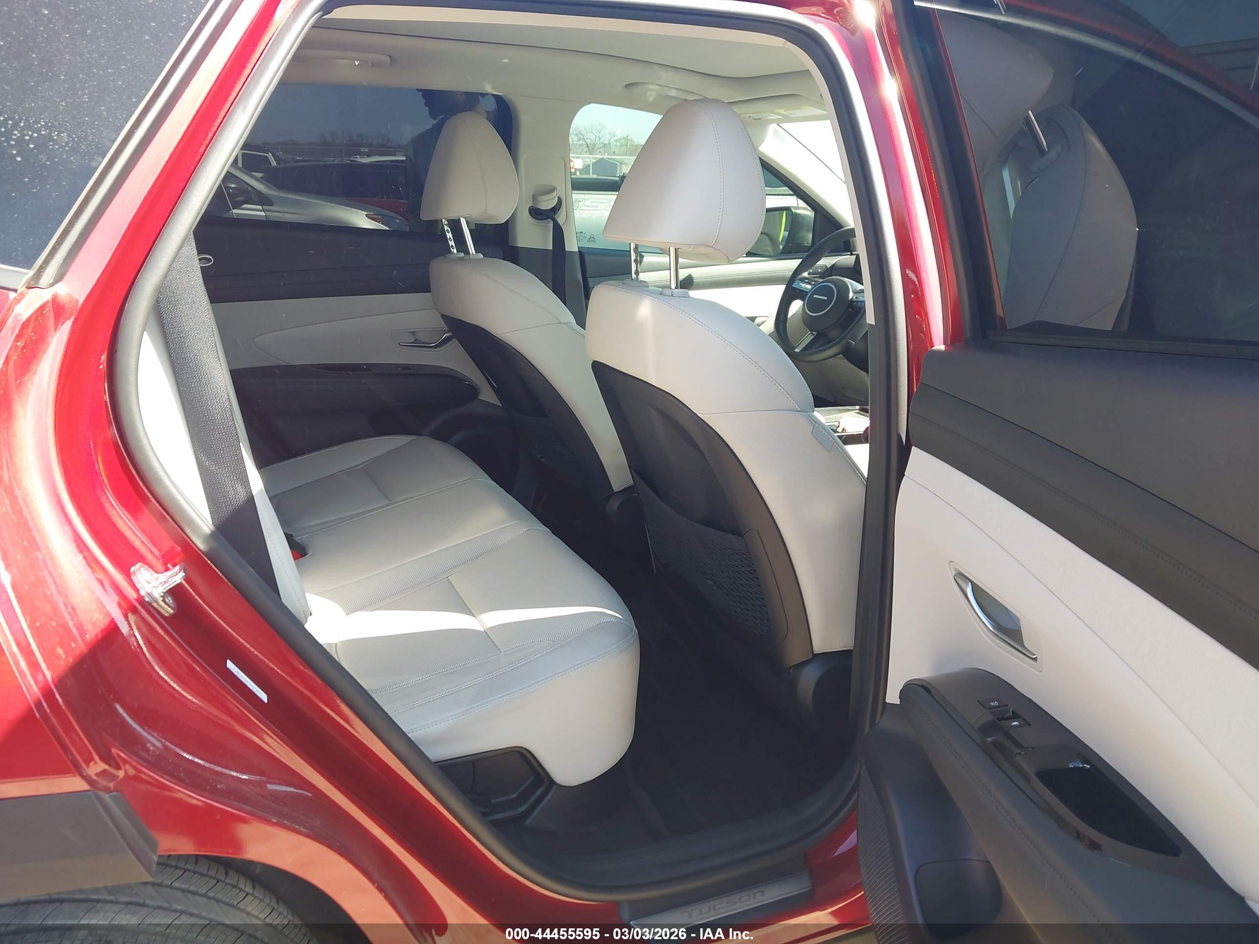 HYUNDAI TUCSON image 8