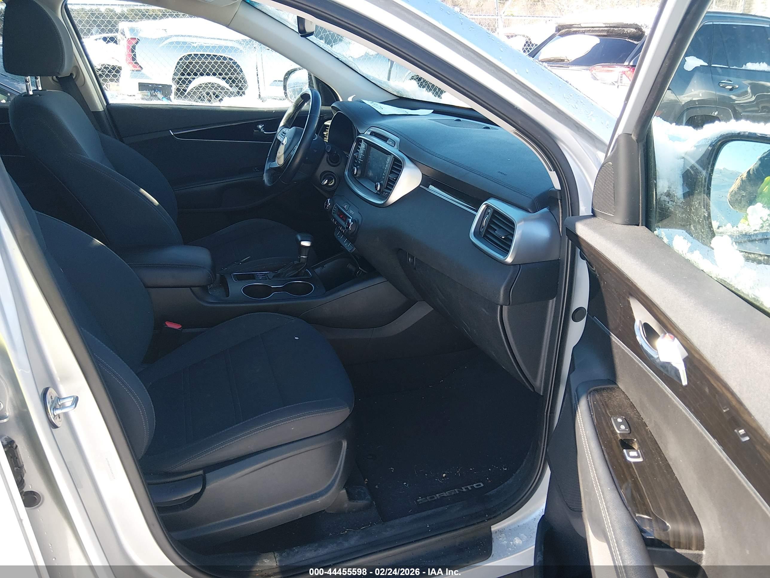 KIA SORENTO image 5