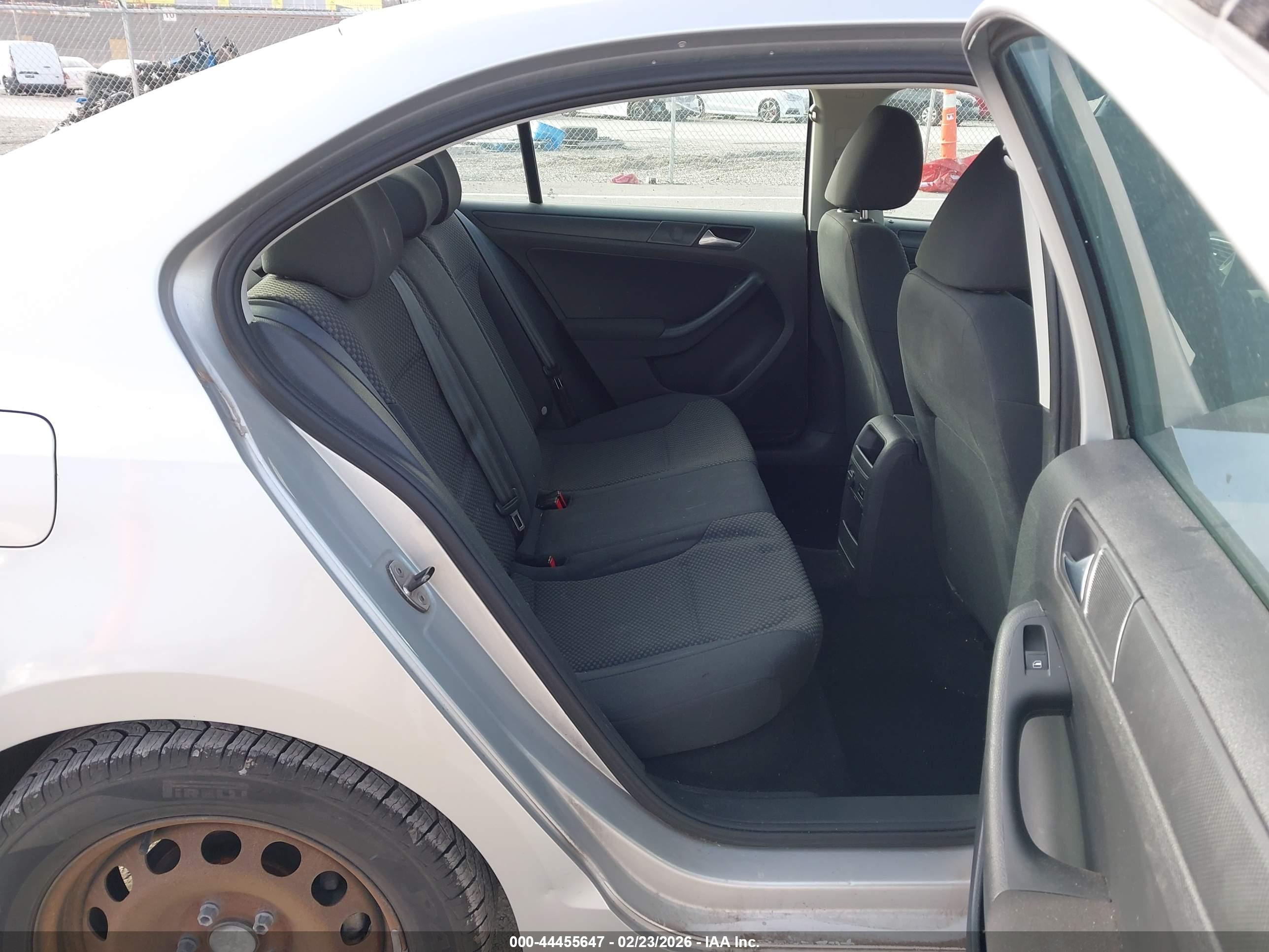 VOLKSWAGEN JETTA image 8