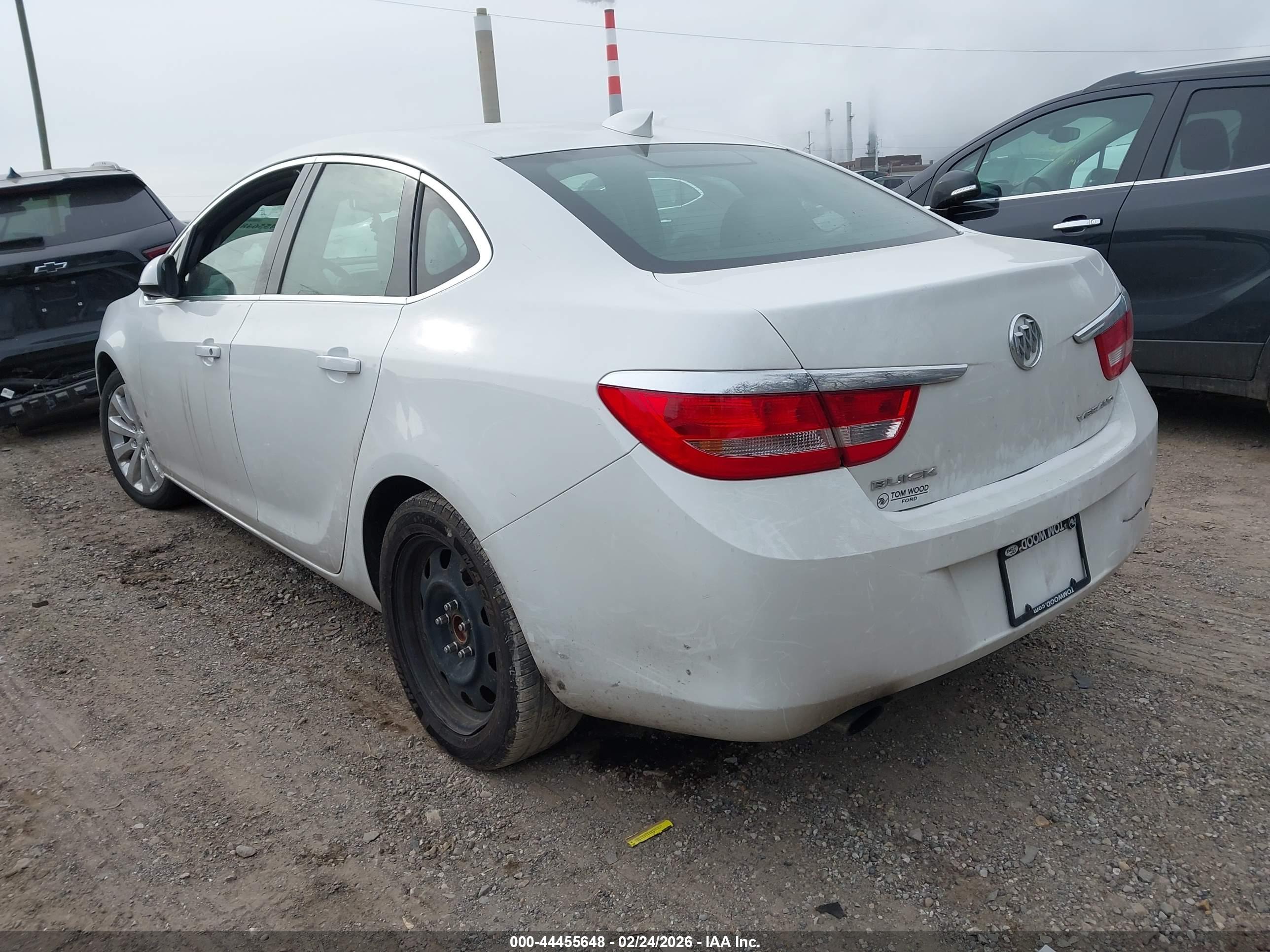 BUICK VERANO image 3
