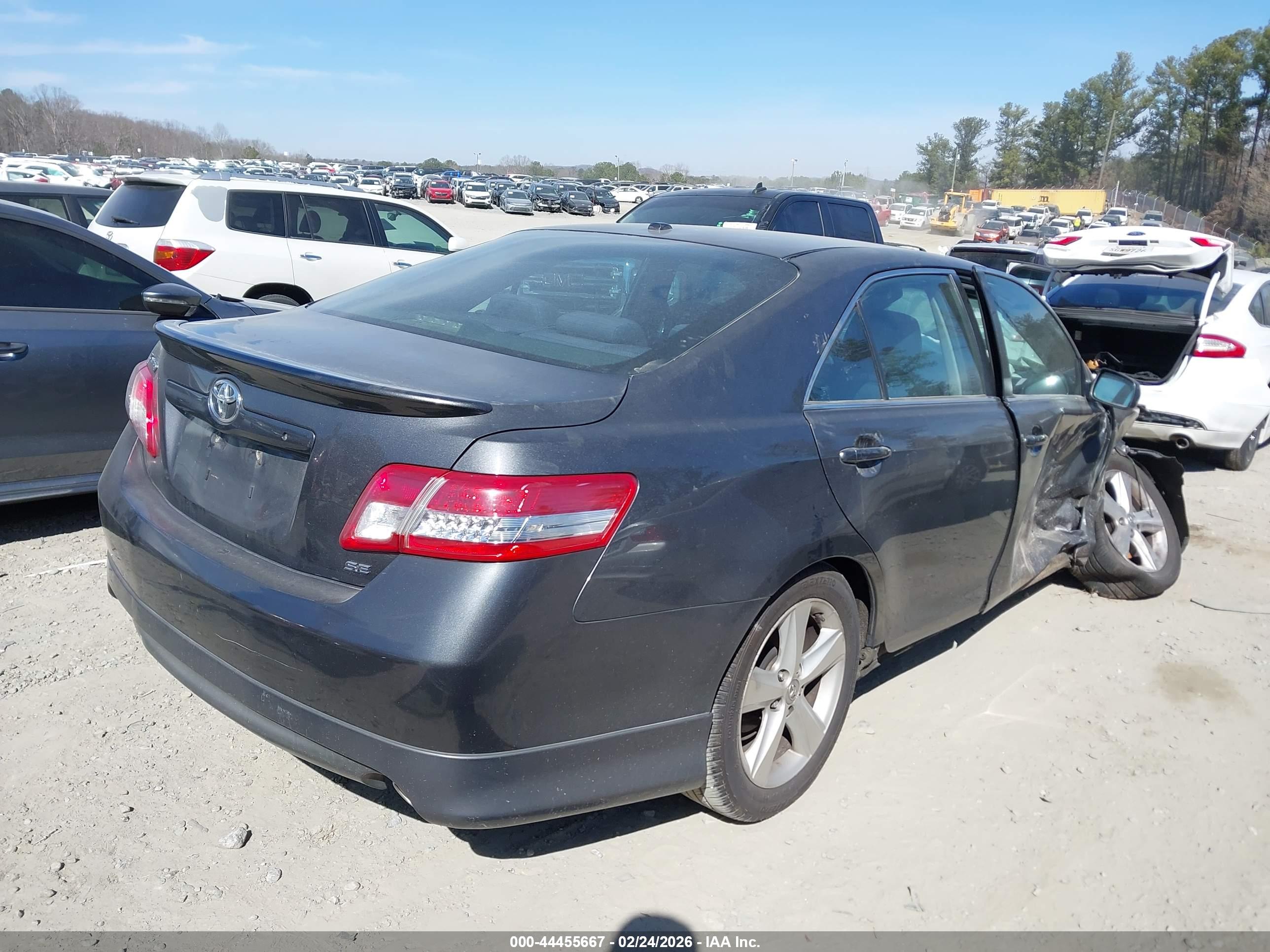 TOYOTA CAMRY image 4