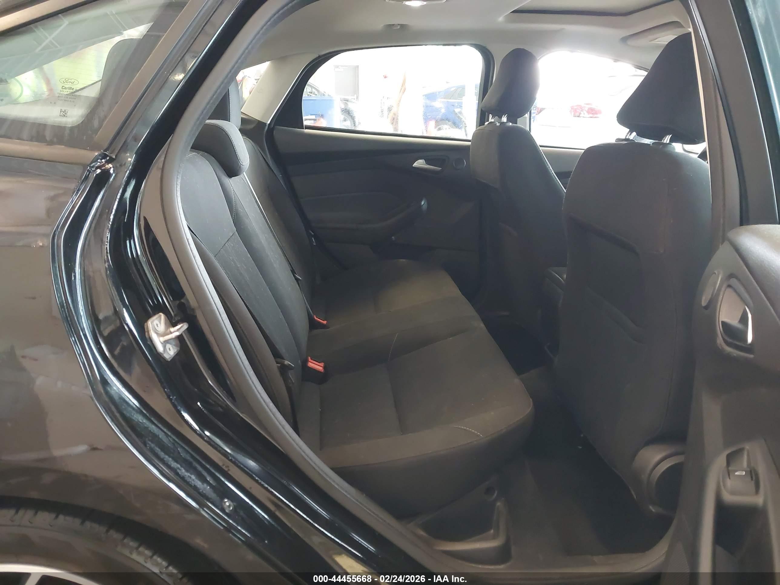 FORD FOCUS image 8