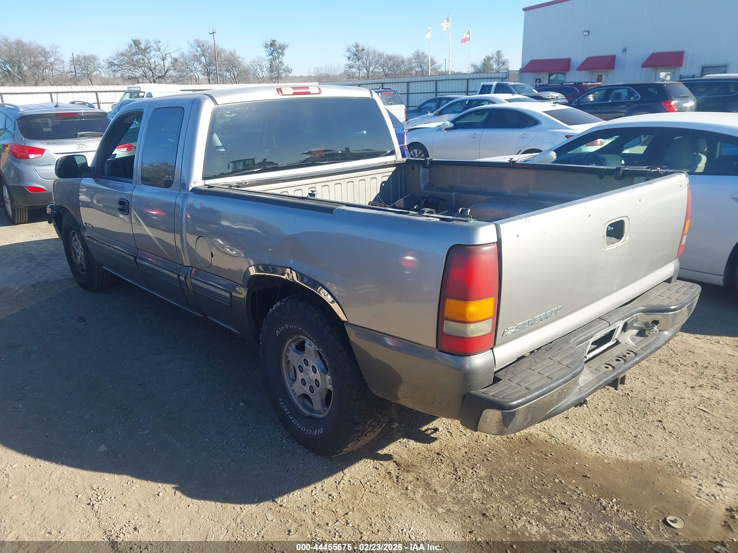CHEVROLET SILVERADO image 3