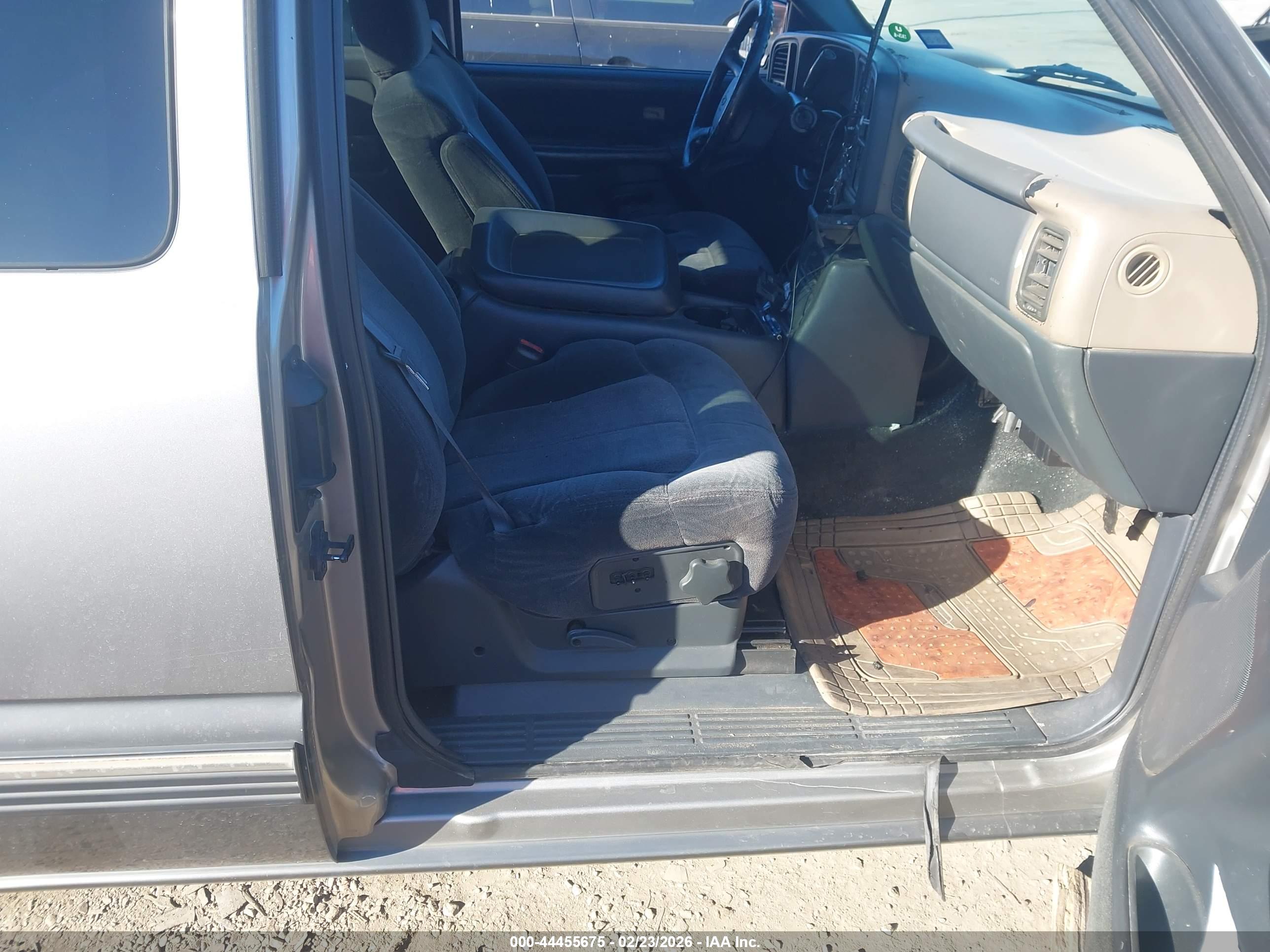 CHEVROLET SILVERADO image 5