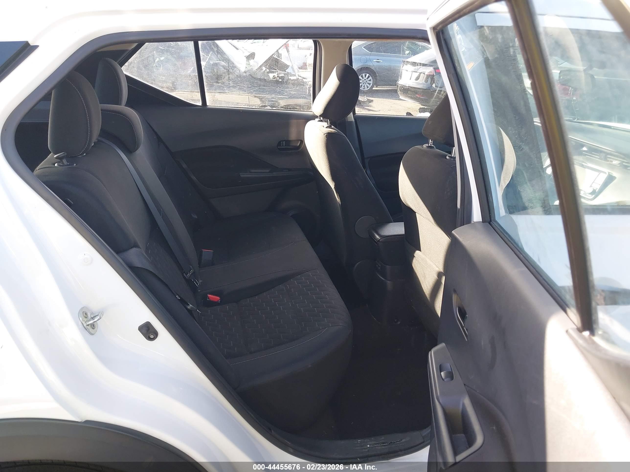 NISSAN KICKS image 8