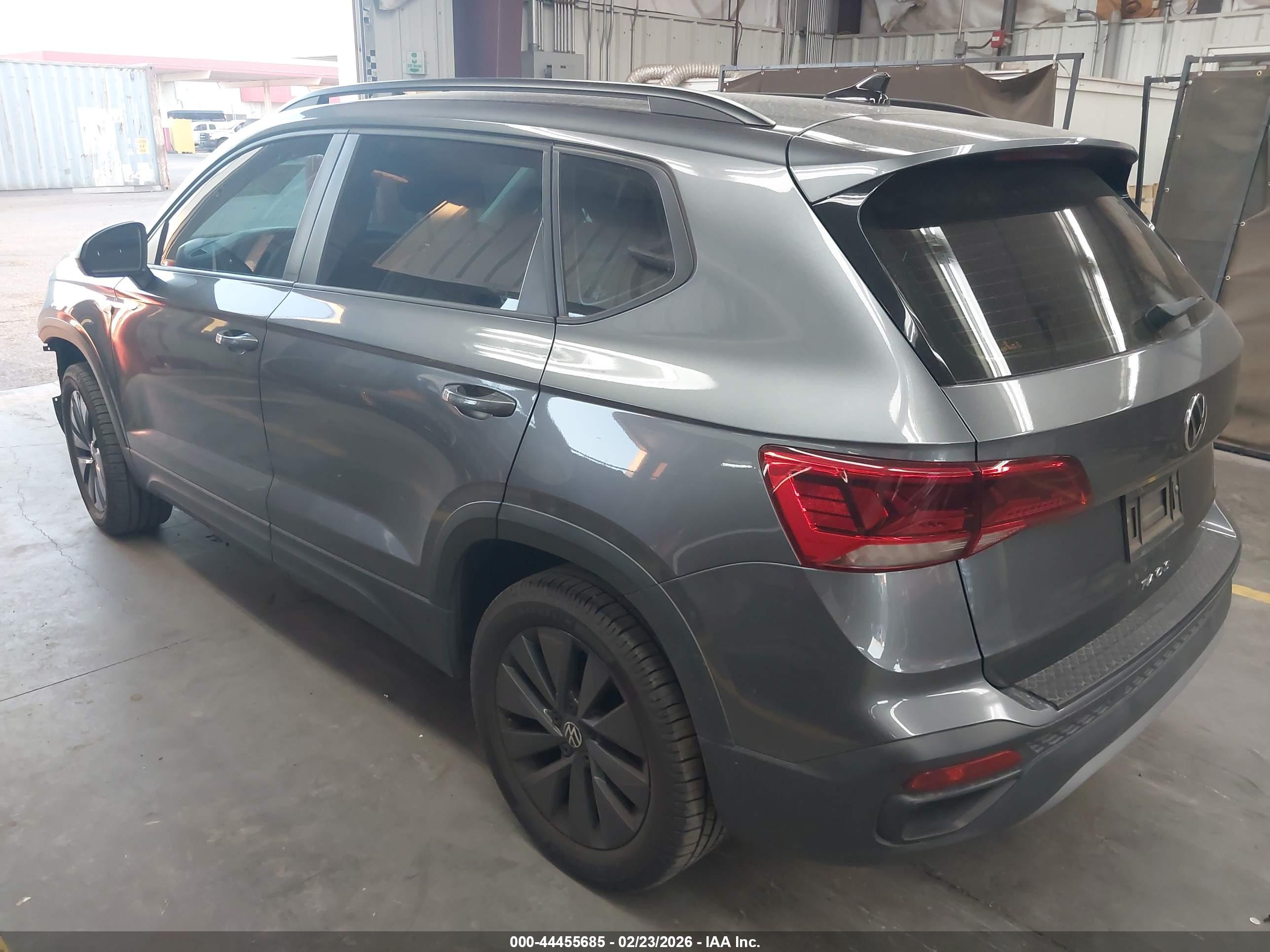 VOLKSWAGEN TAOS image 3