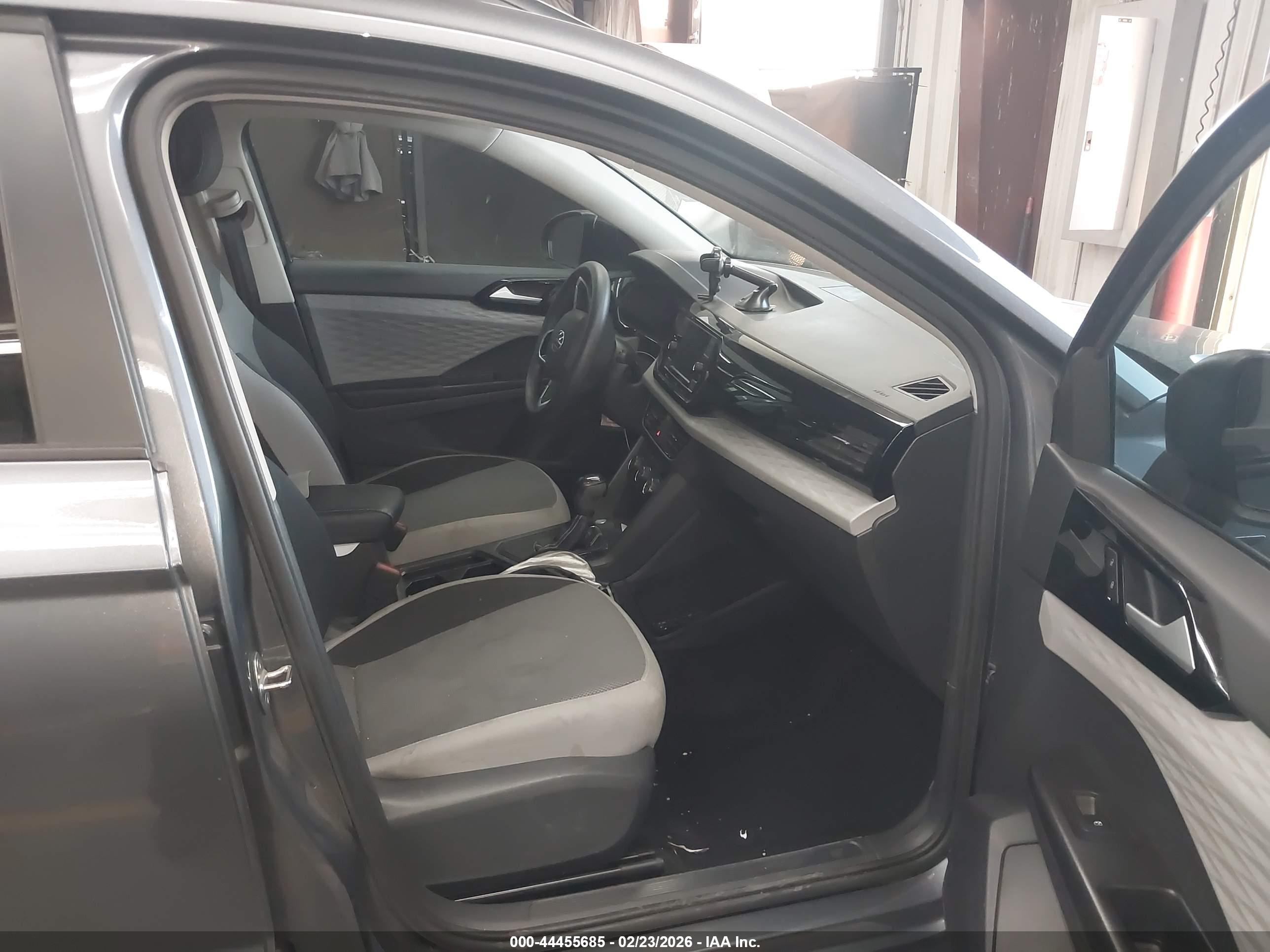 VOLKSWAGEN TAOS image 5