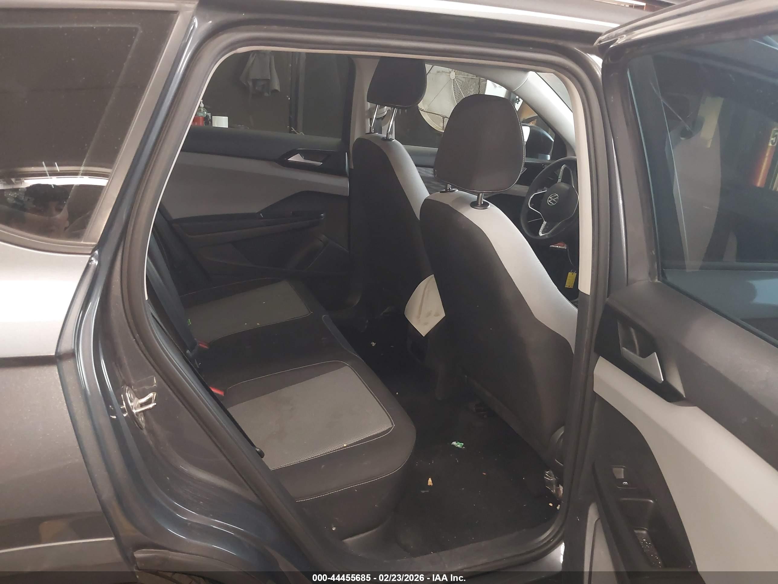 VOLKSWAGEN TAOS image 8