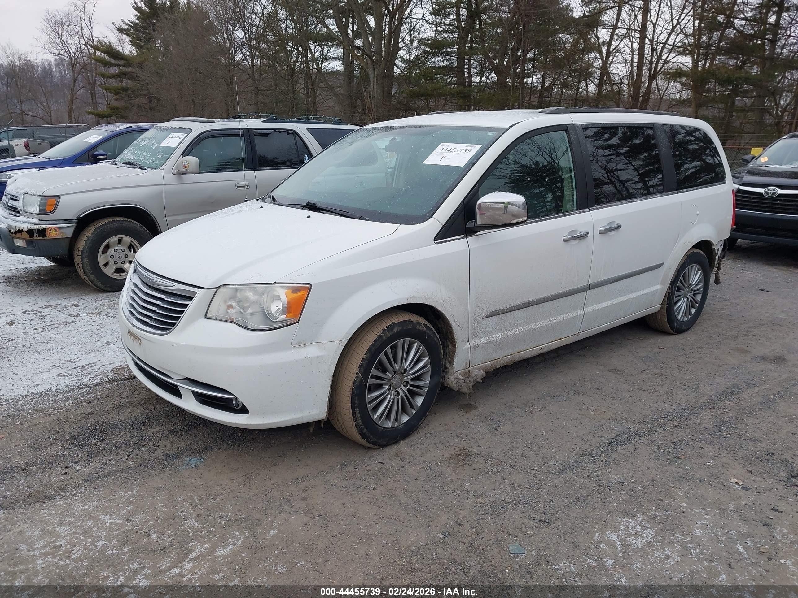 CHRYSLER TOWN image 2