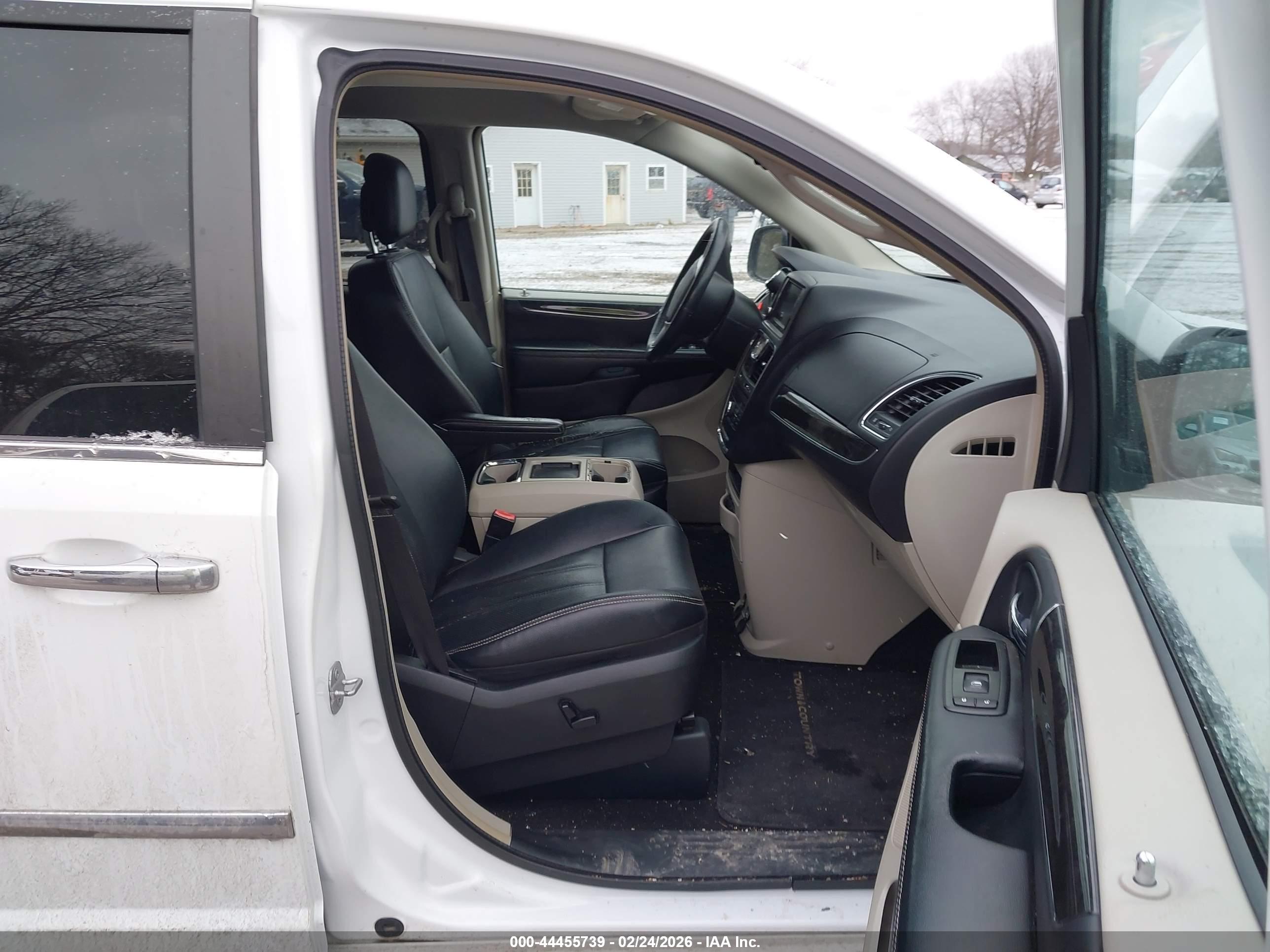 CHRYSLER TOWN image 5