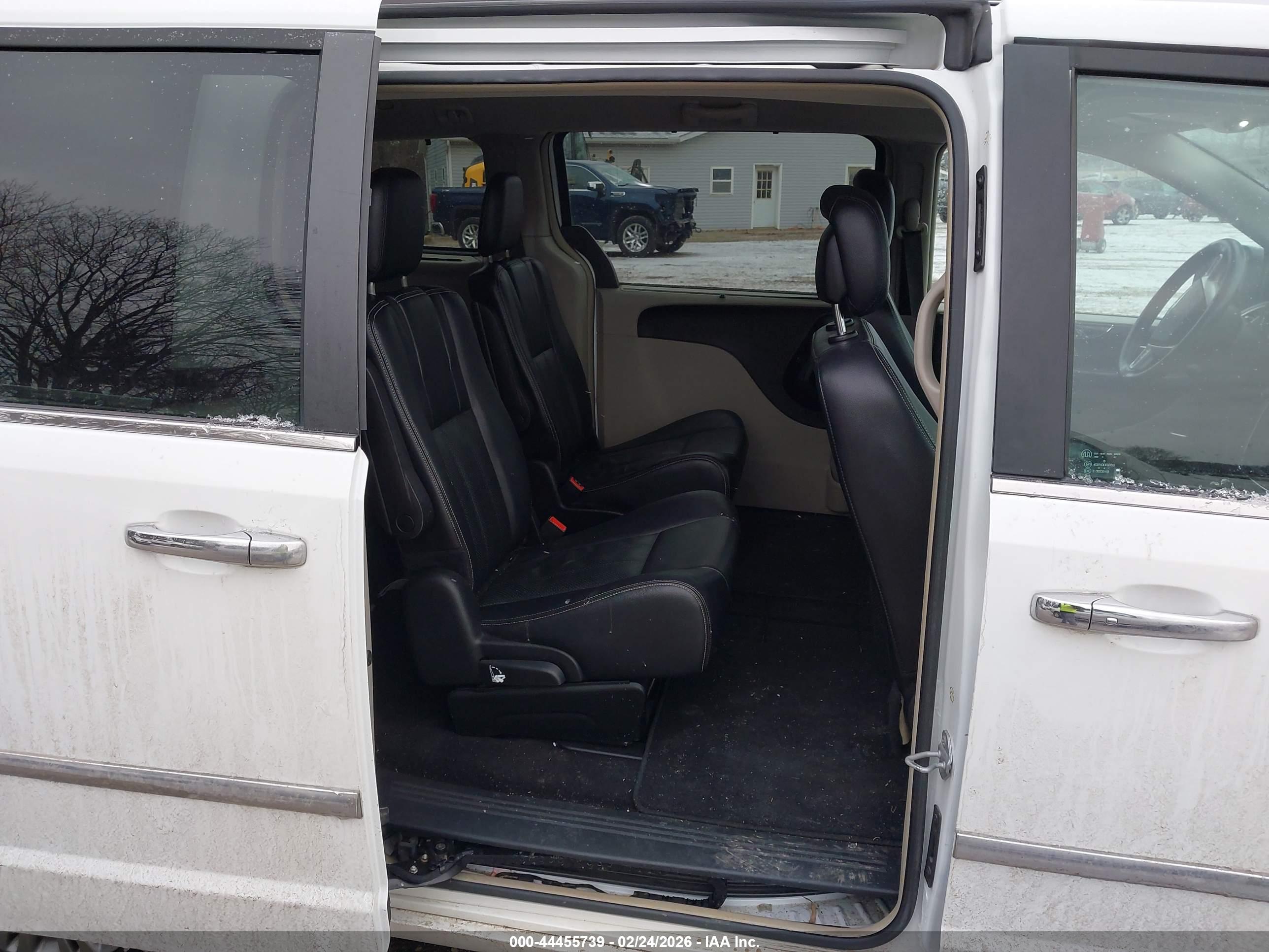 CHRYSLER TOWN image 8