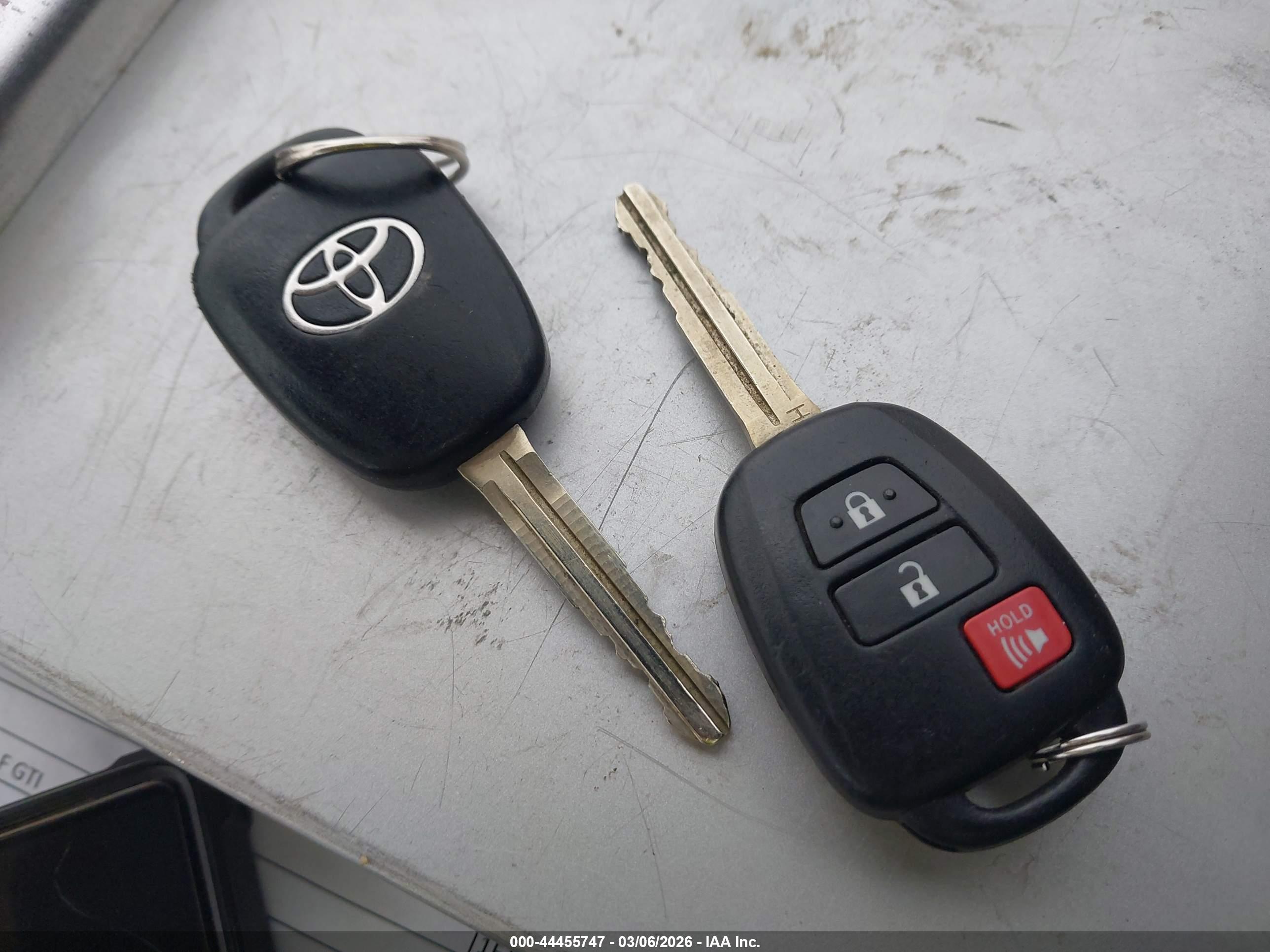 TOYOTA RAV4 image 11