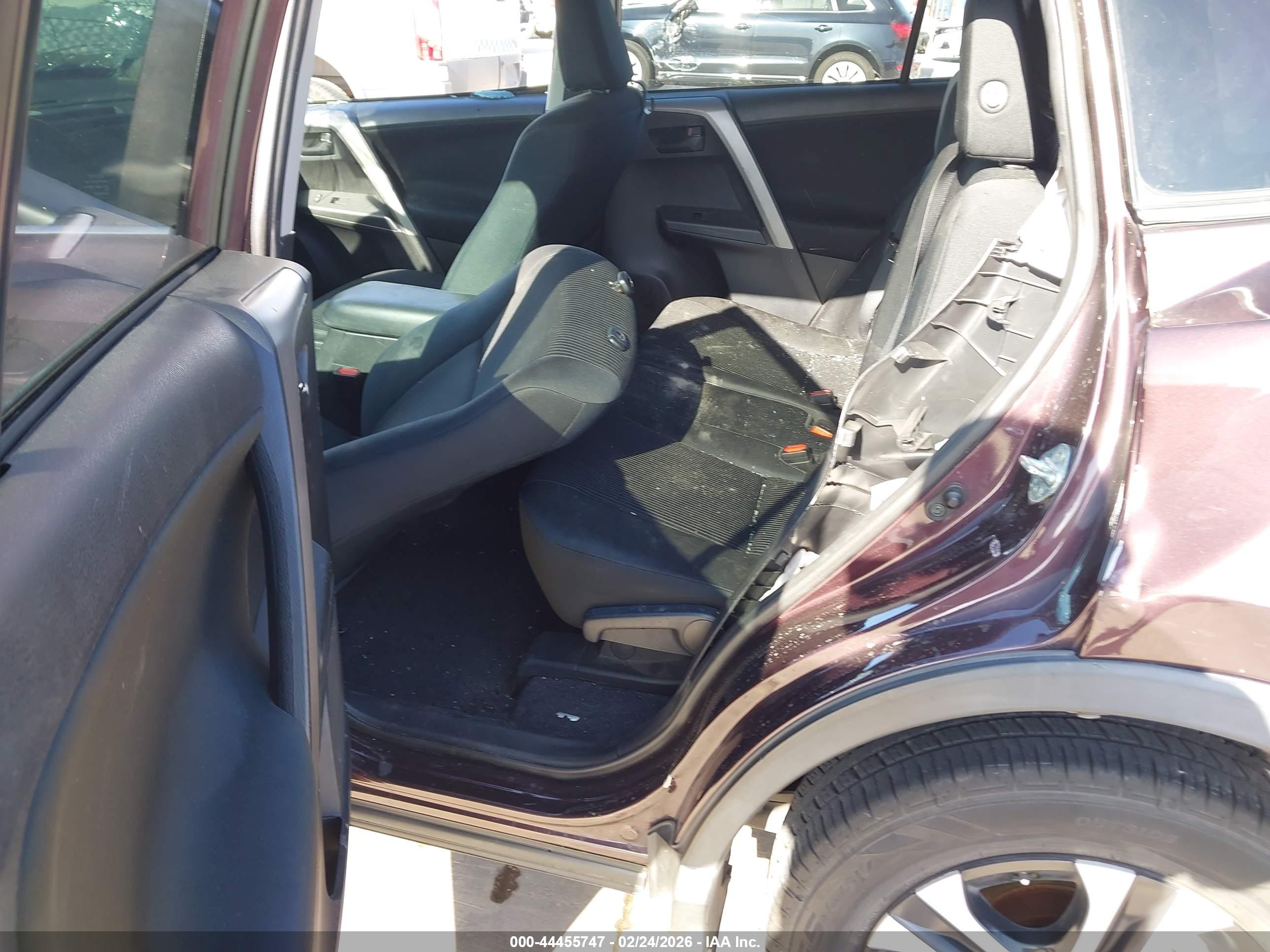 TOYOTA RAV4 image 8
