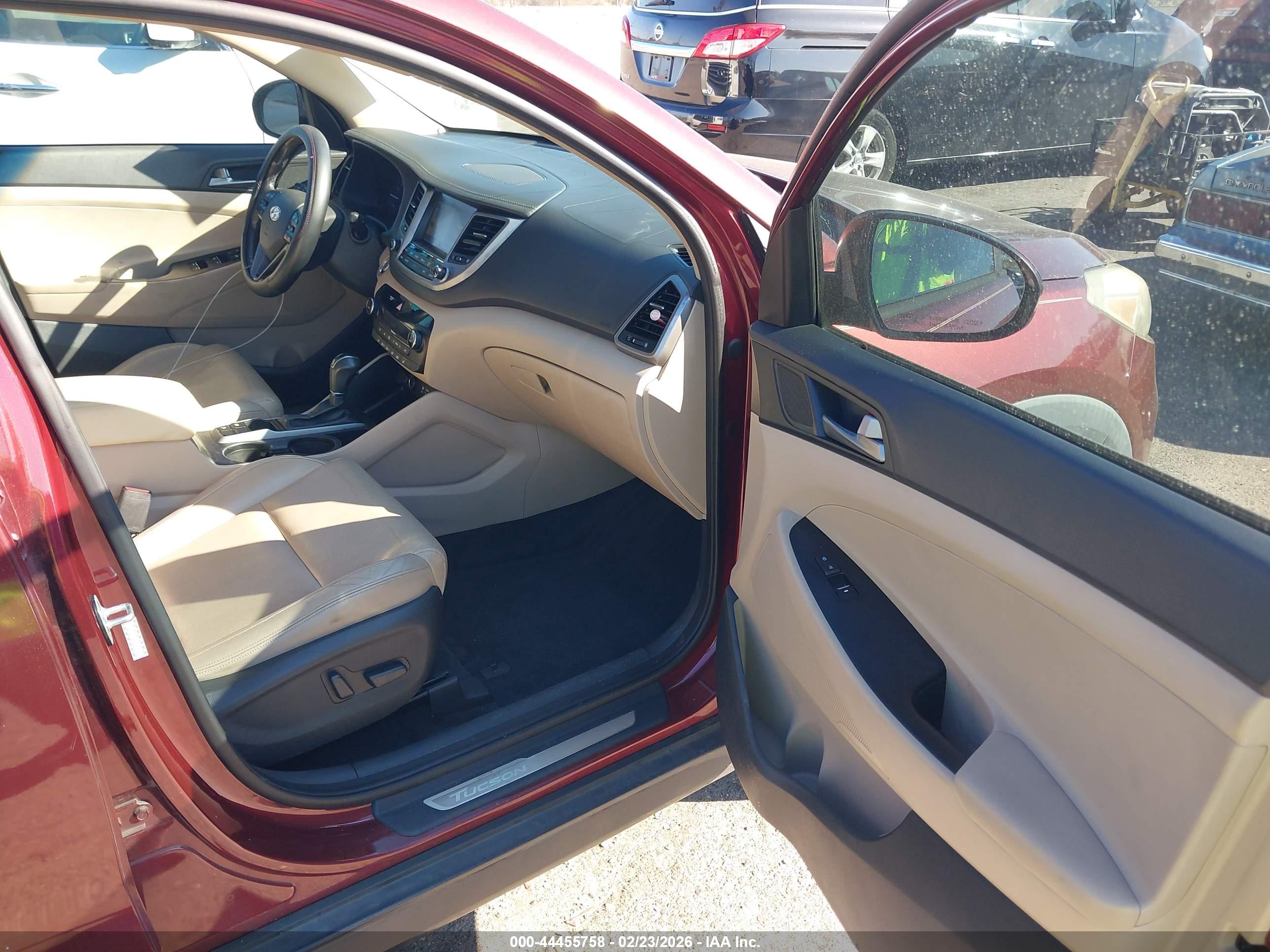 HYUNDAI TUCSON image 5
