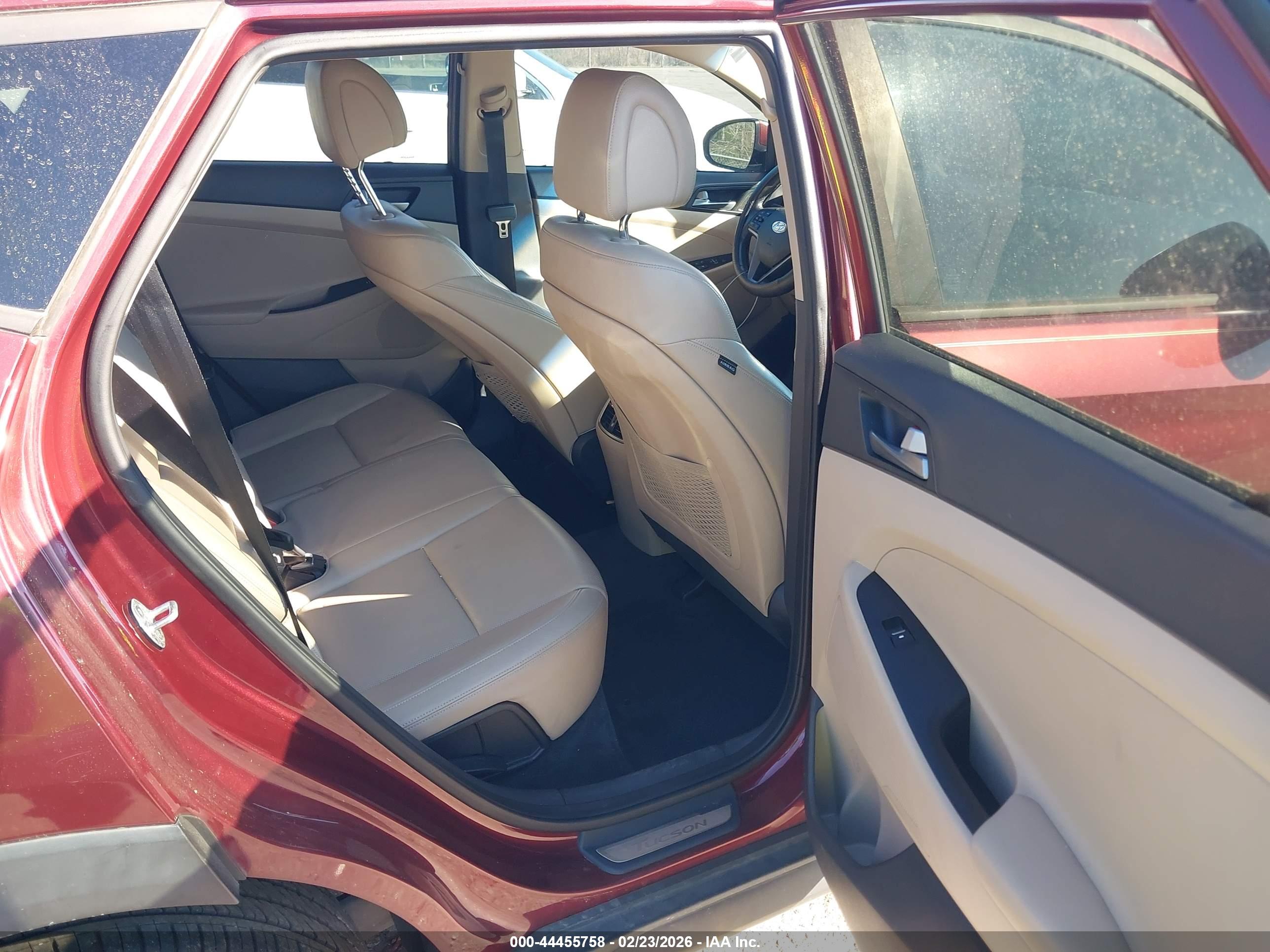 HYUNDAI TUCSON image 8